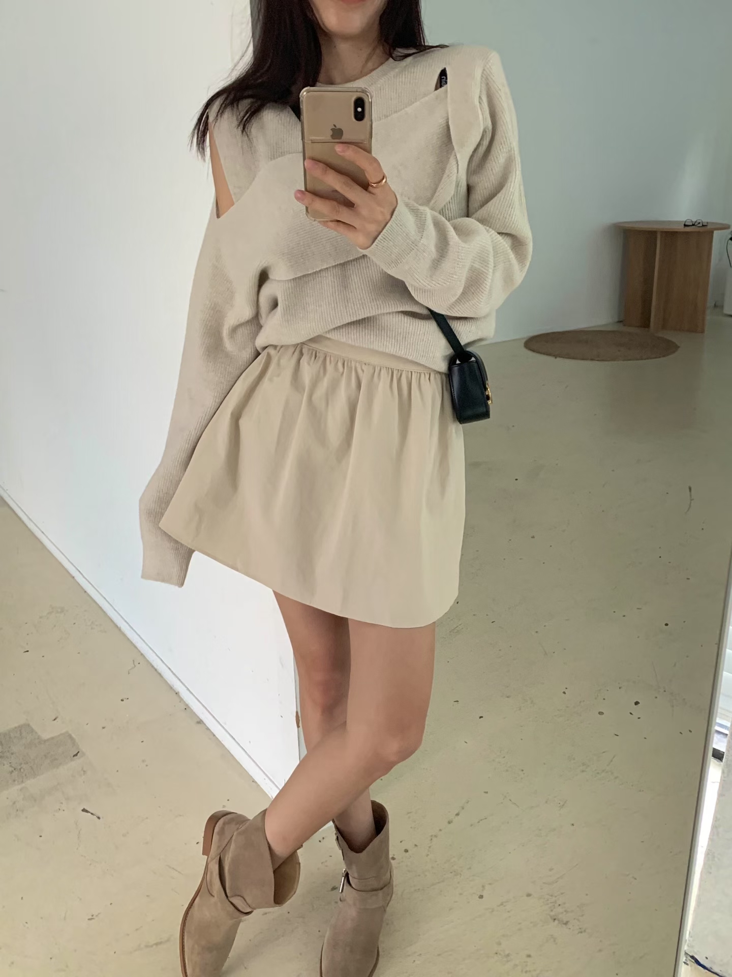 不規則層次鏤空薄針織衫