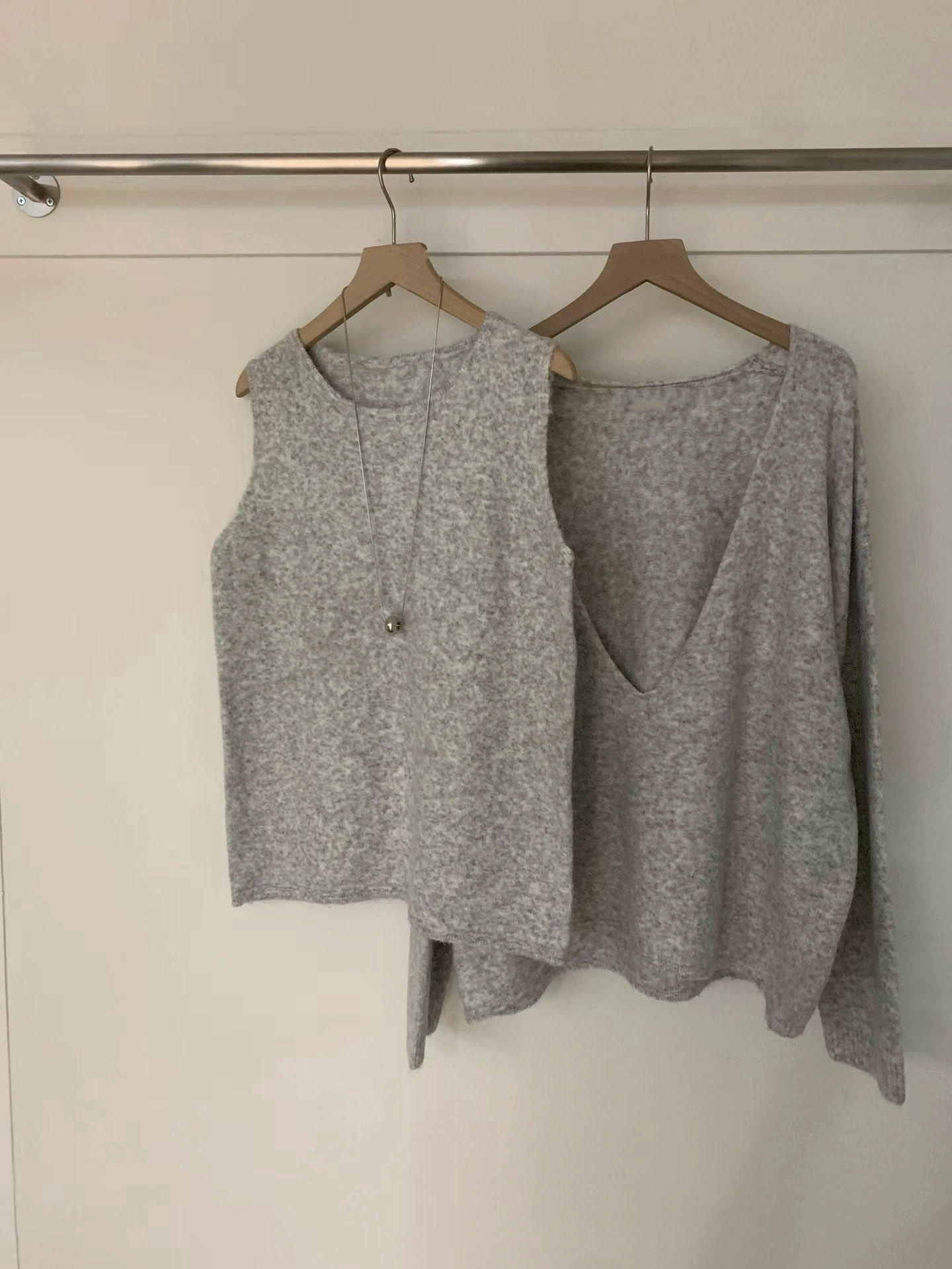 針織圓領背心+V領長袖上衣兩件套