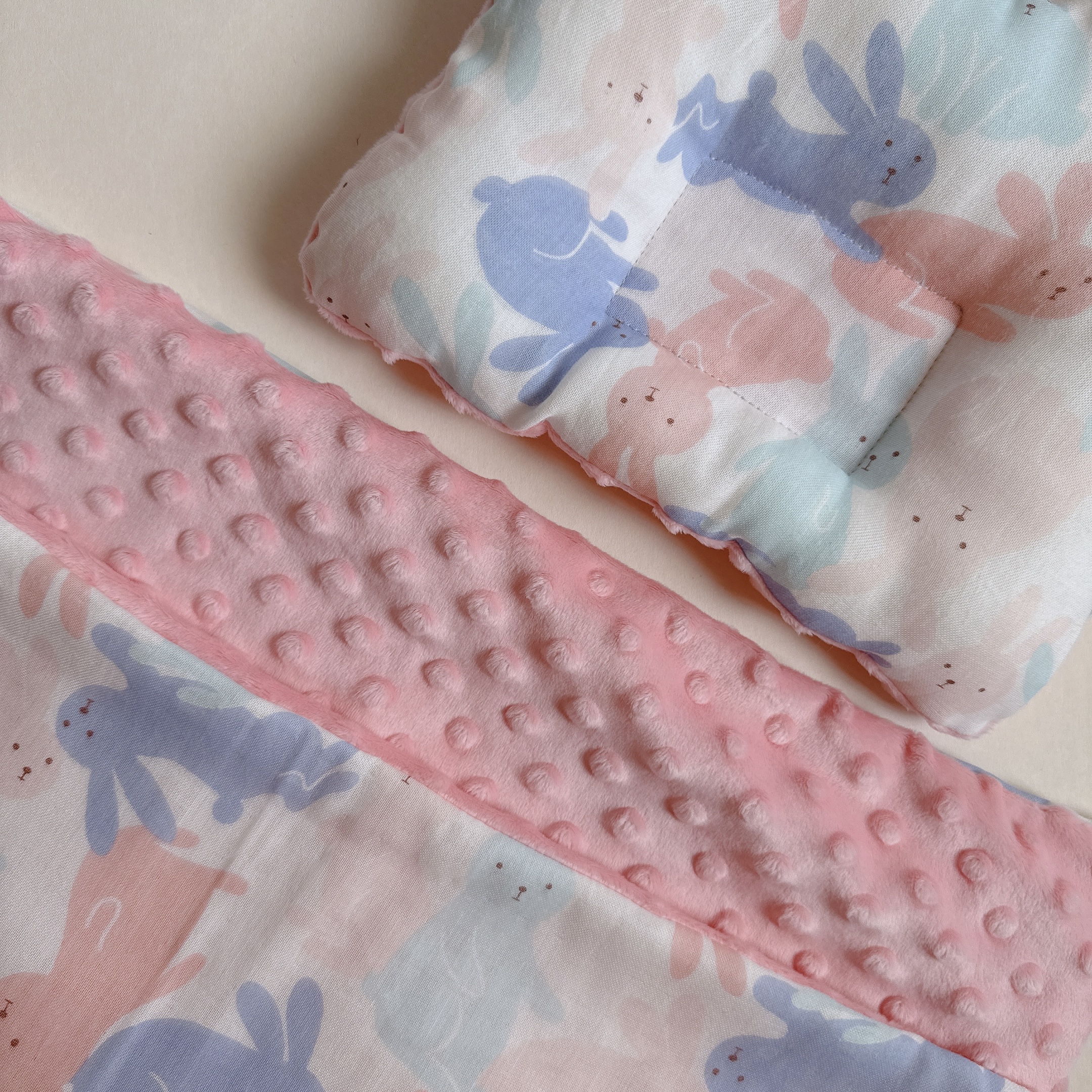 安撫豆豆毯＋方枕 - 兔子（此款表布二層紗）