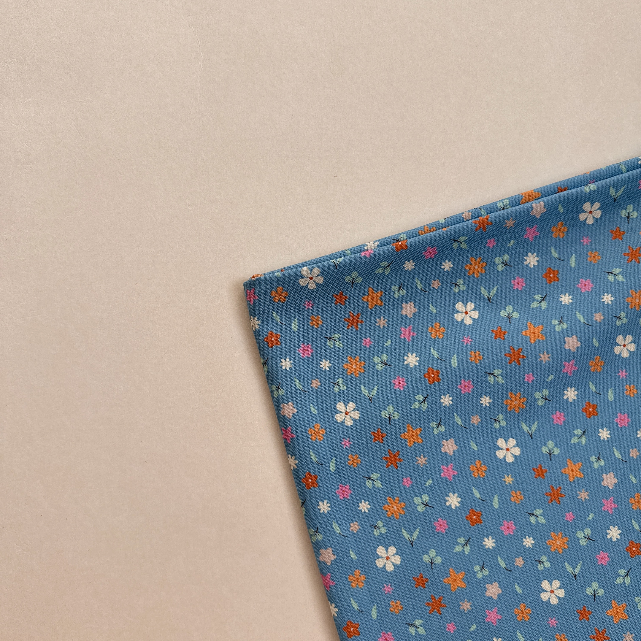 【 選布 】藍底碎花 49