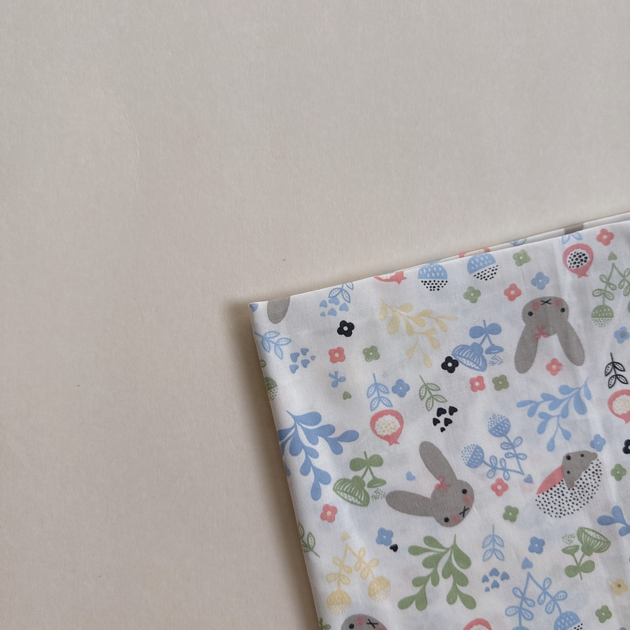 【 選布 】藍色刺蝟兔子 50