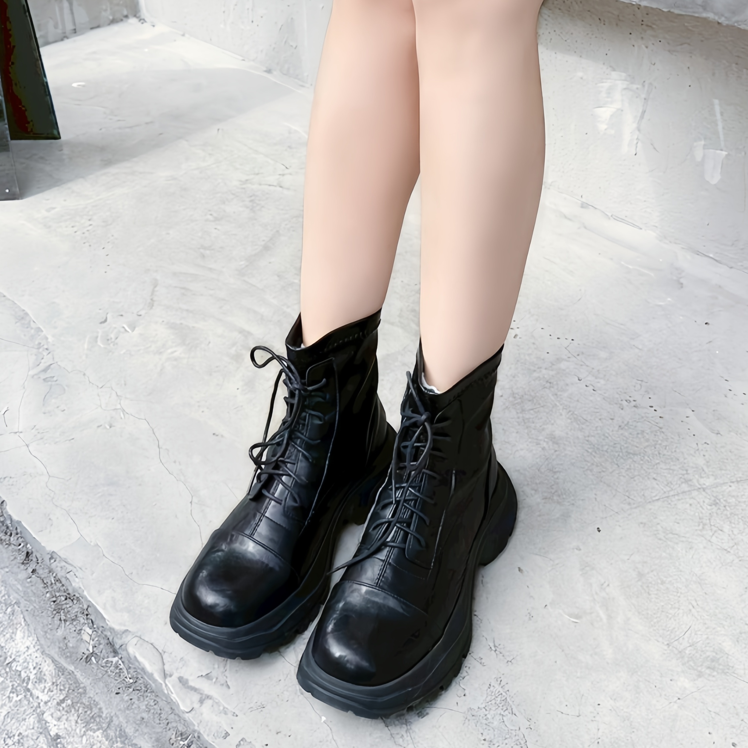 運動風綁帶後拉鍊厚底短靴
