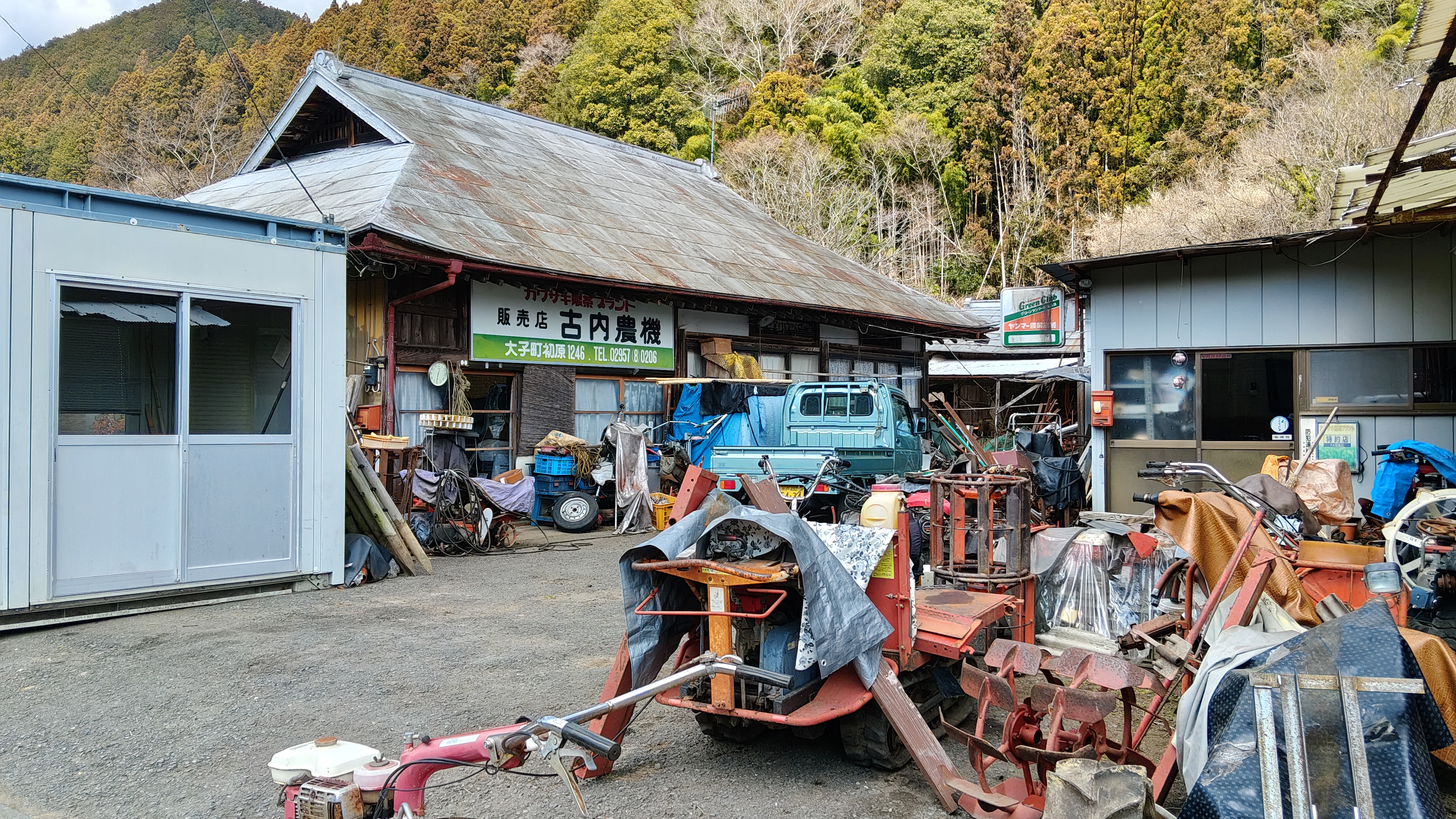 14 路上隨便丟著粗揉機 中揉機 原來是這家的嗎 對了茨城這種屋頂的樣式蠻多的 (1).jpg