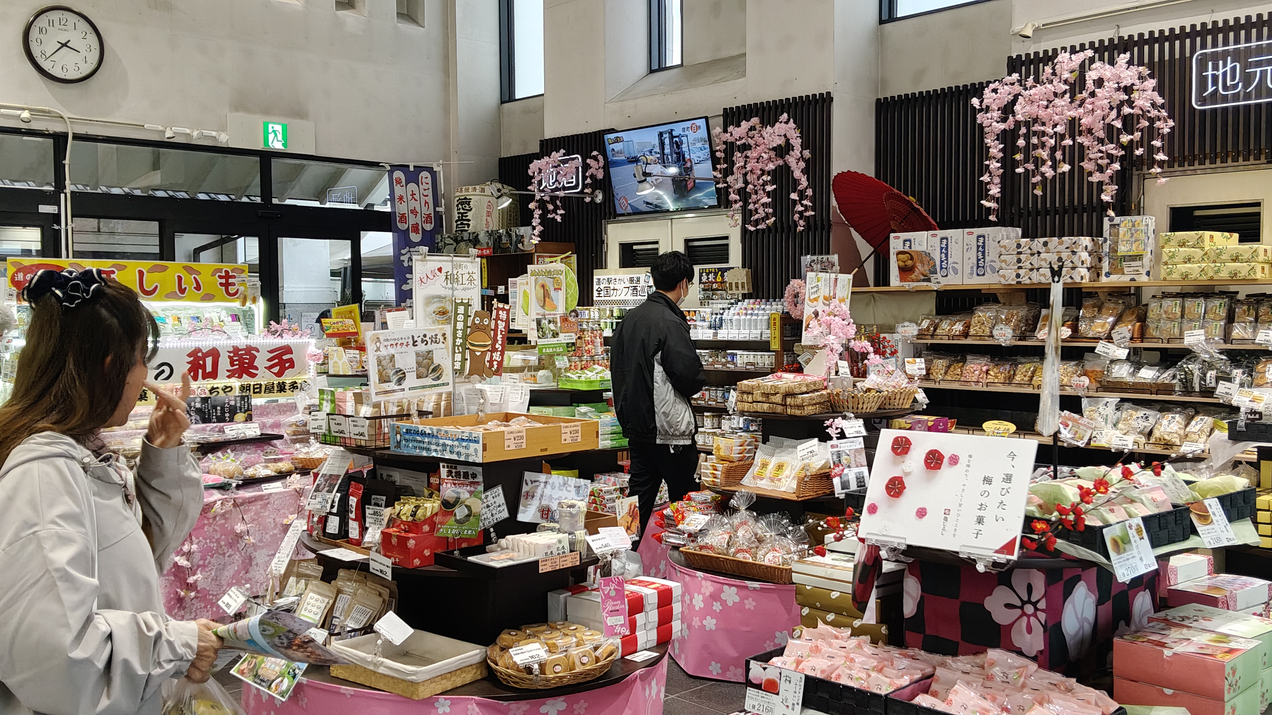 42店內有許多包裝精緻的商品 (1).jpg