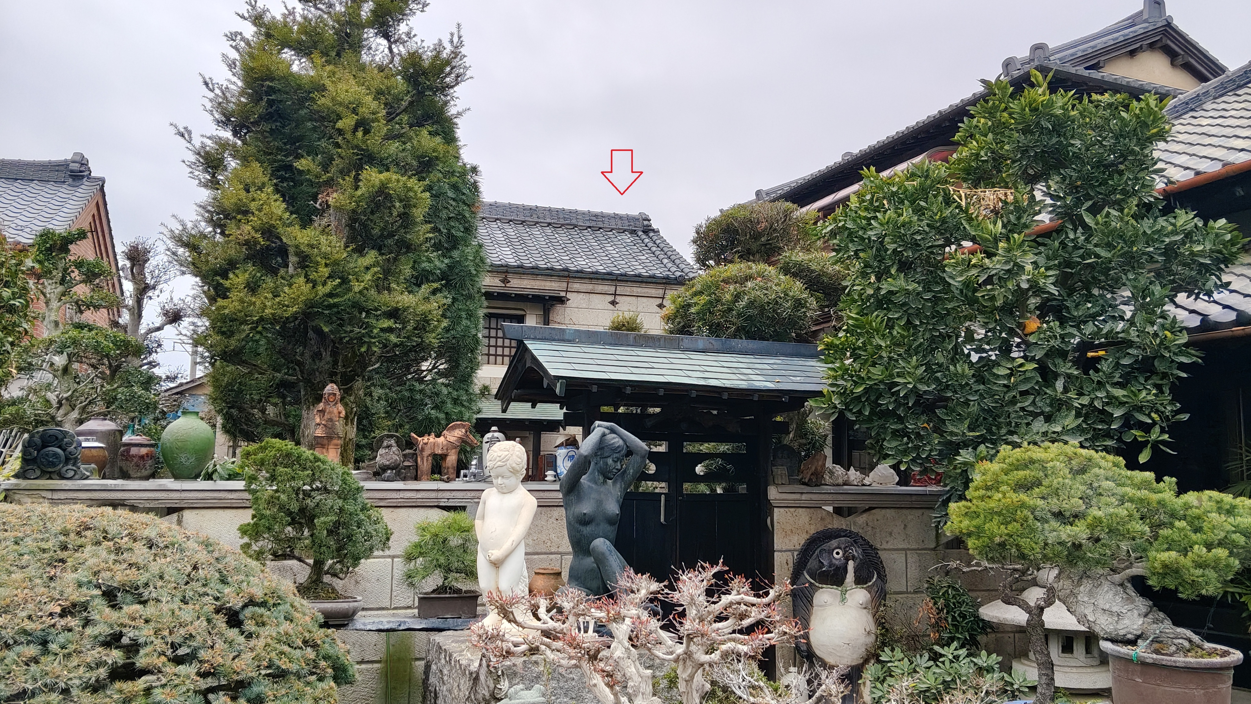 19 這間倉庫兩百年 前方看來吉田先生收集很多東西 (2).jpg