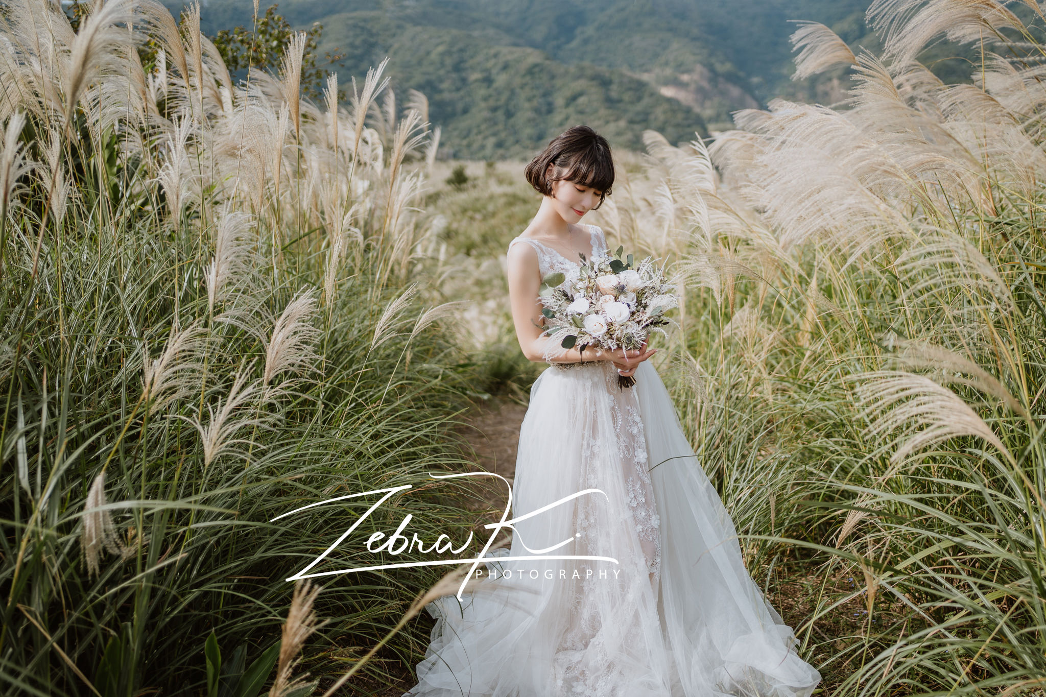 拍婚紗照選永生花捧花，不僅完美定格、紀念價值高，還能輕鬆搭配各種婚紗風格。