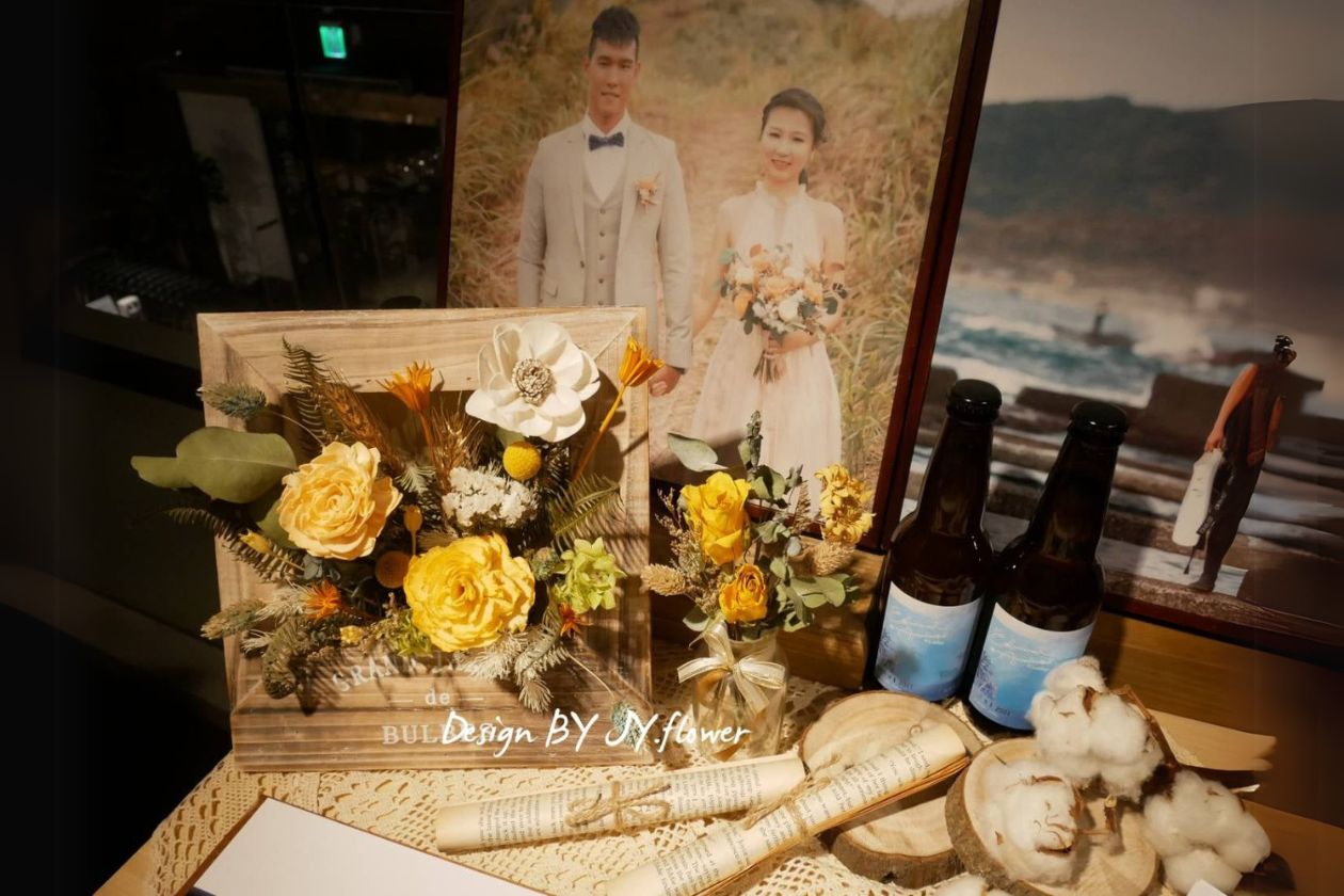 簡約婚禮也能充滿儀式感！從捧花挑選到婚禮氛圍營造，教你如何融合傳統與現代，打造專屬於你的溫馨婚禮。