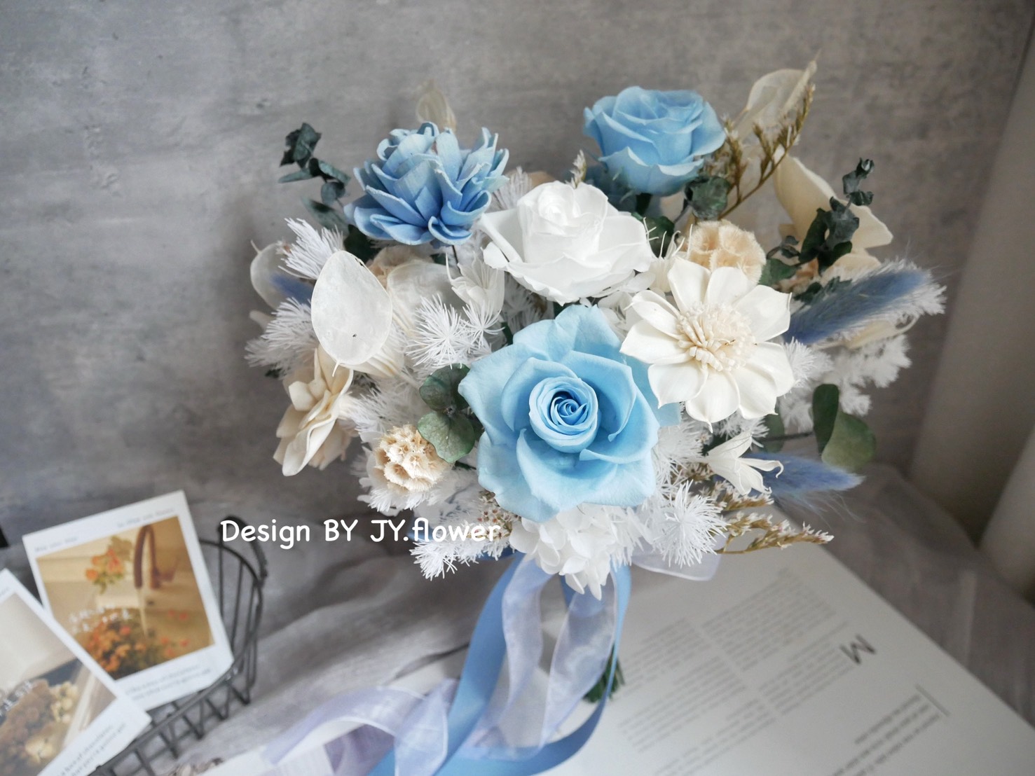 自然型手綁不凋捧花【純白藍天】