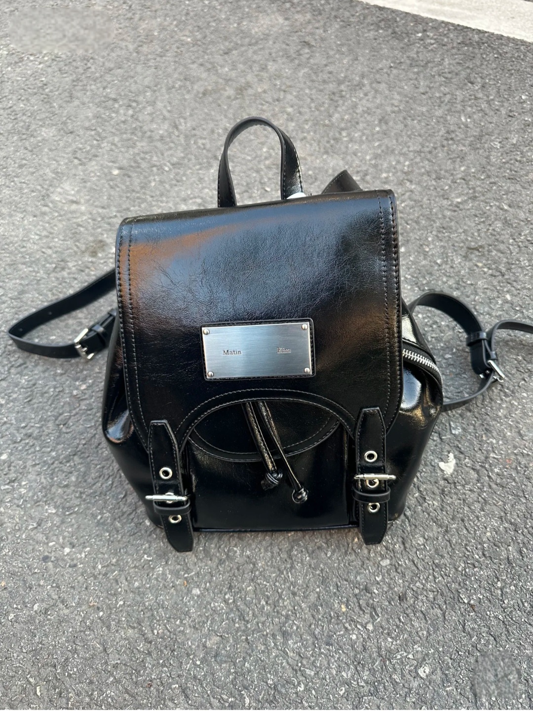 現貨秒發⚡️］韓國MATIN KIM 2025 BUCKLE DETAIL BACK PACK 鐵
