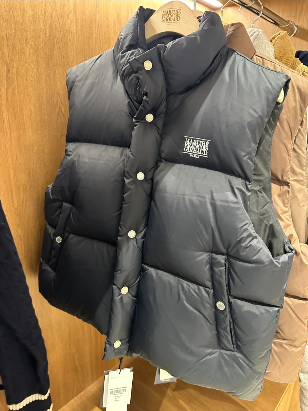 MARITHE★[限定品]韓国人気 W CLASSIC LOGO DUCK DOWN CROP VEST CLASSIC LOGO DUCK DOWN VEST black - MARITHE FRANCOIS GIRBAUD
