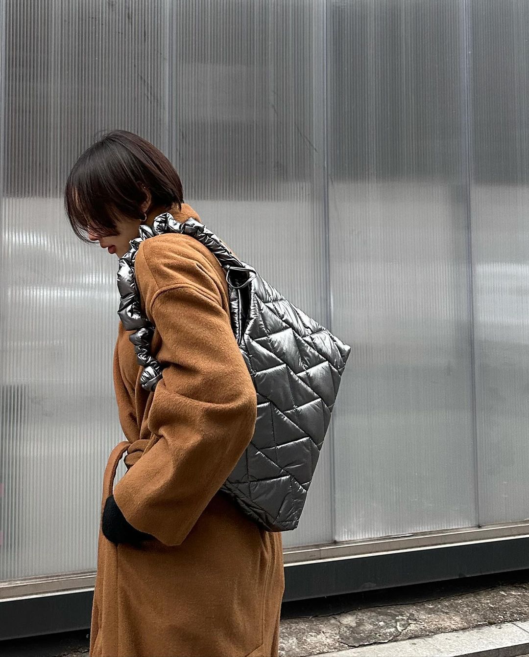 韓国大人気[rosa.K] NUVOLA K QUILTING SHOULDER DARK SILVER_LL 預購］—特價— 韓國Rosa.K Nuvola Shoulder Bag 雲朵流浪包| ROSA