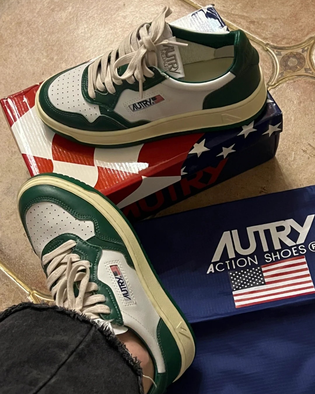 ［預購］美國AUTRY Medalist Low 牛皮小白鞋 低筒 綠白