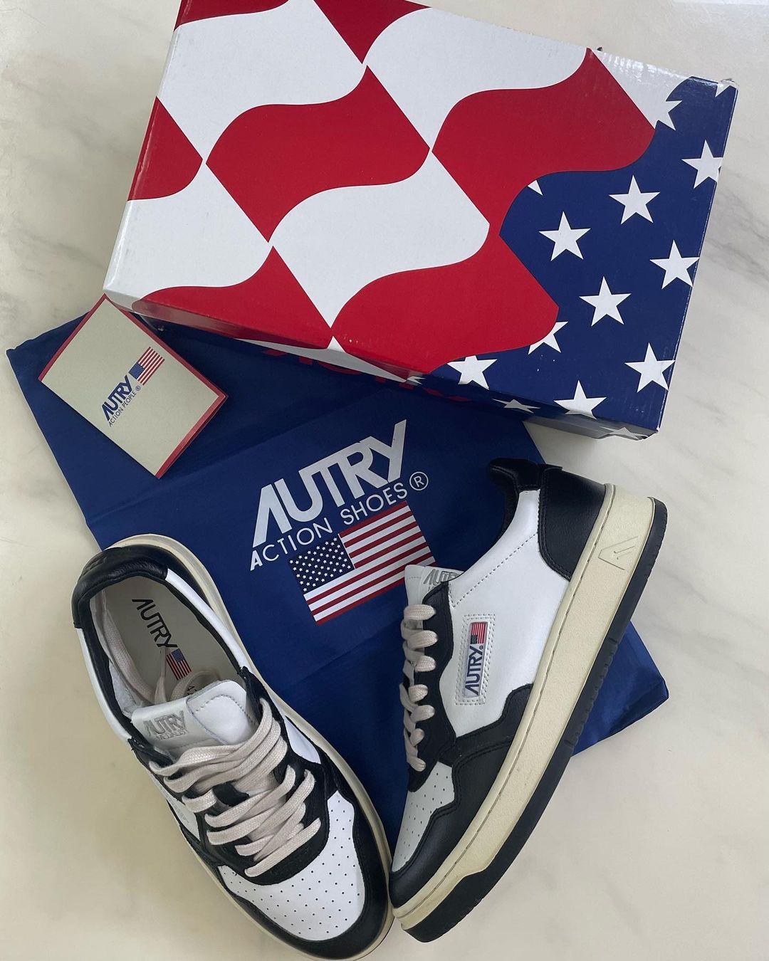 ［預購］美國AUTRY Medalist Low 牛皮小白鞋 低筒 黑白熊貓