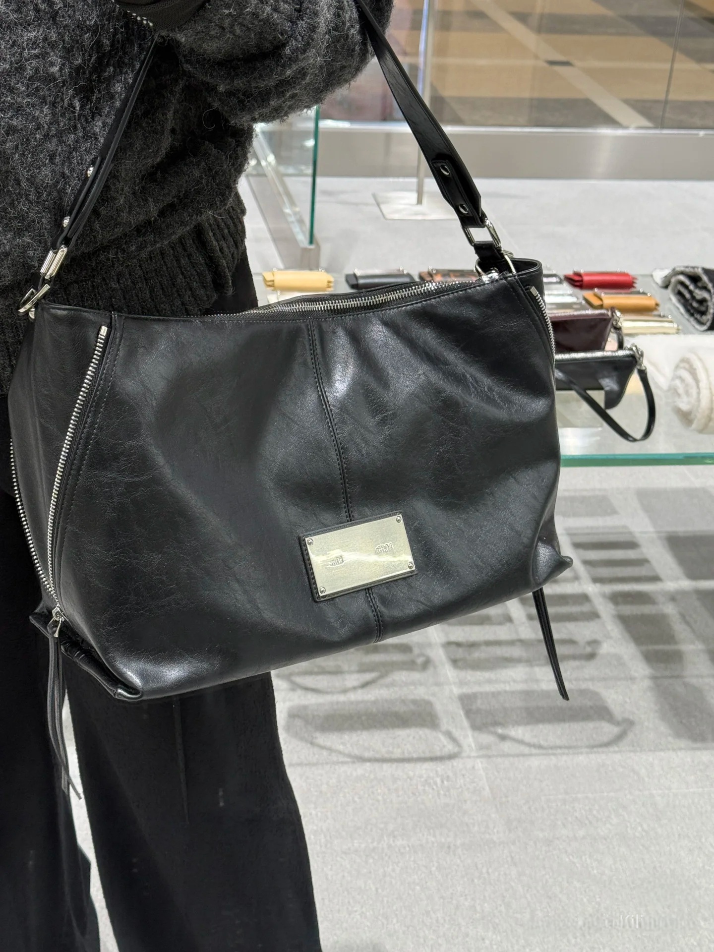 現貨秒發⚡️］韓國MATIN KIM MATIN SIDE ZIPPER SHOULDER BAG