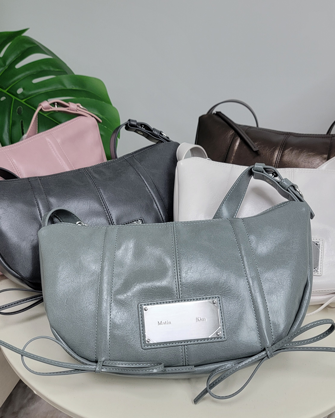 ［現貨秒發⚡️］韓國MATIN KIM HALF SHIRRING RIBBON ROUND BAG 蝴蝶結半月包