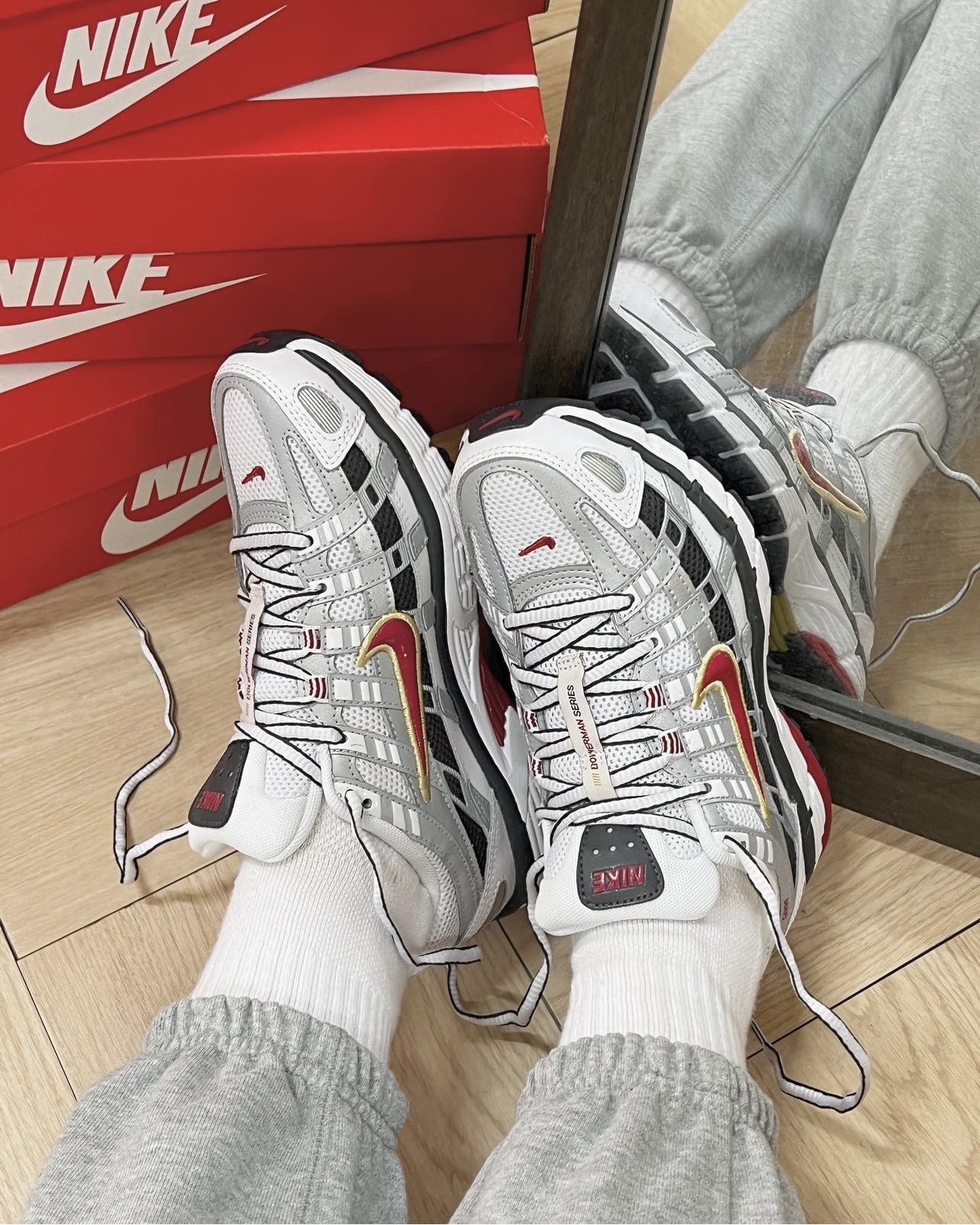 本週特價⏰］NIKE P-6000 復古運動鞋銀紅色| 本週特價⏰ - Oh You Fancy