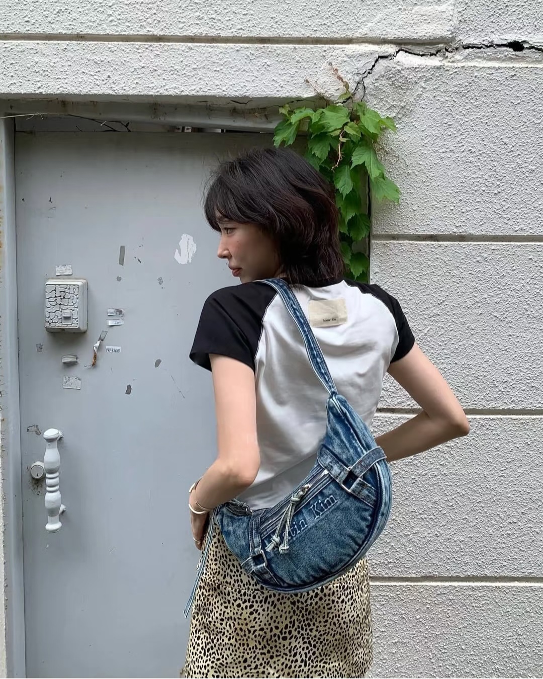 ショルダーバッグ・ポシェット [Matin Kim] MATIN WASHED DENIM MINI HOBO BAG Matin Kim WASHED DENIM MINI HOBO BAG
