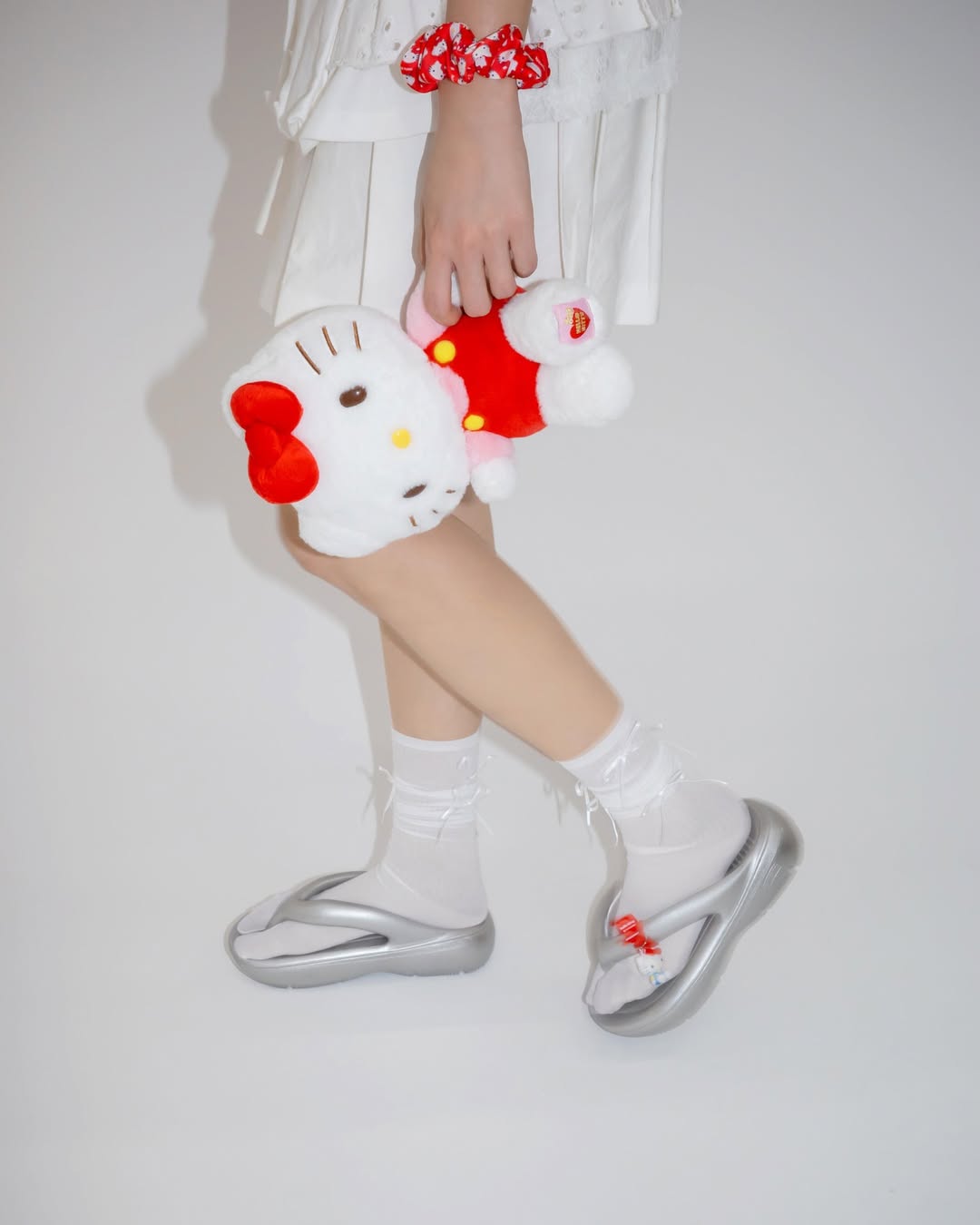 【TAW&TOE x SANRIO】FLIP FLOP ZEROVITY PLUMPY TAN KITTY Taw&Toe x Sanrio Flip Flop Zerovity Plumpy Tan Hello Kitty