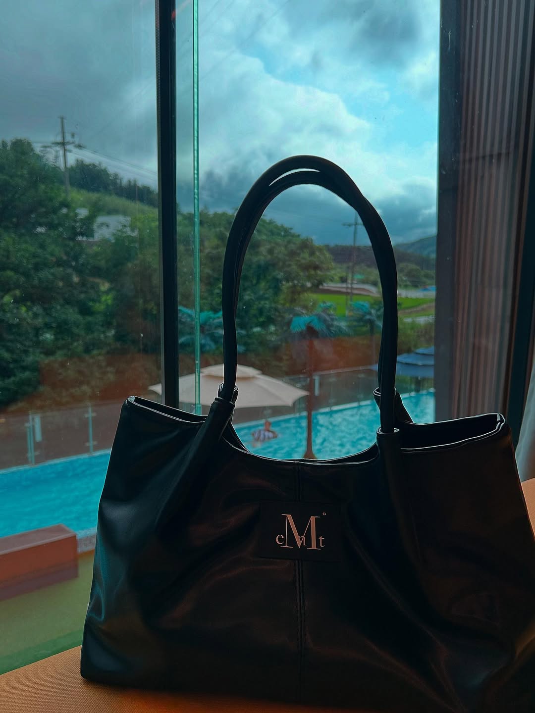 預購］韓國MUCENT EPEE MIDDLE STITCH LEATHER TOTE BAG 拖特包