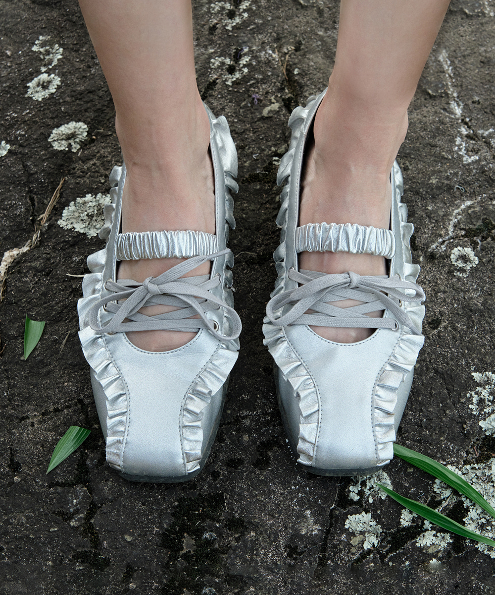 【Rockfish×MINJUKIMコラボ】BLISS RUFFLE SNEAKERS【未入荷】 預購］韓國Rockfish [X MINJUKIM] BLISS RUFFLE SNEAKERS 荷葉邊
