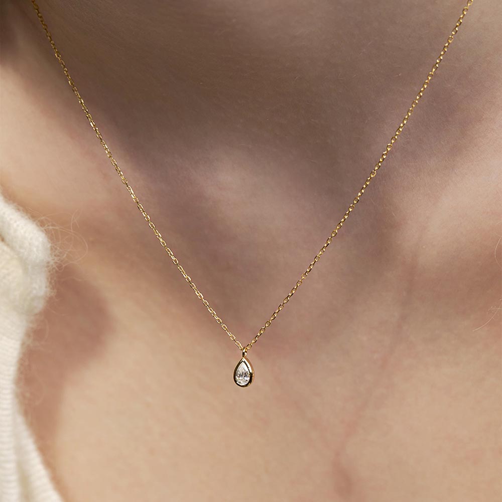 韓国発【Hei】pear cubic necklace / 追跡送 Hei】pear cubic necklace〜シルバー素材ネックレス☆韓国発