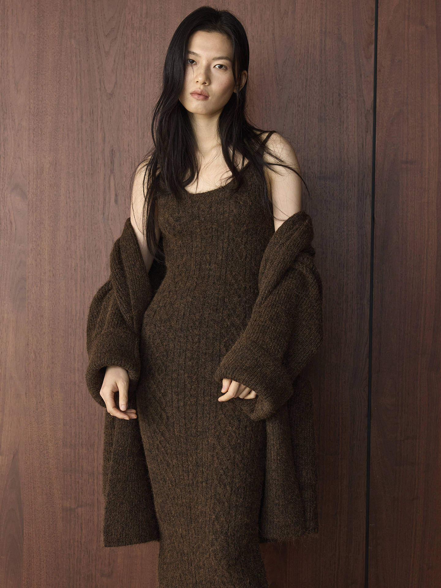 針織羊毛開衫＋長款吊帶裙