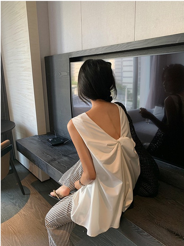 法式無袖涼涼款露背寬鬆襯衫上衣