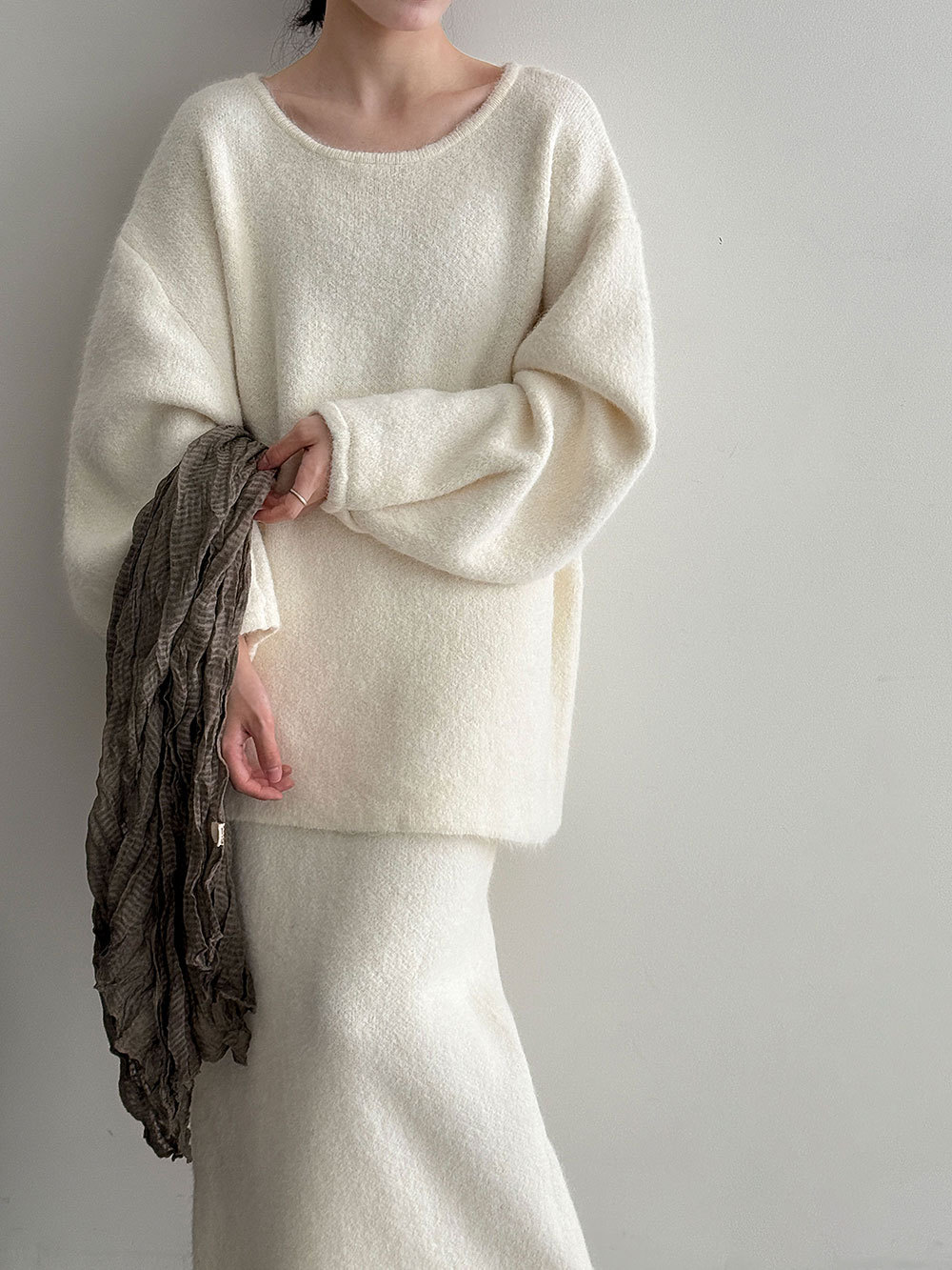 慵懶背扣毛衣＋半身裙套裝