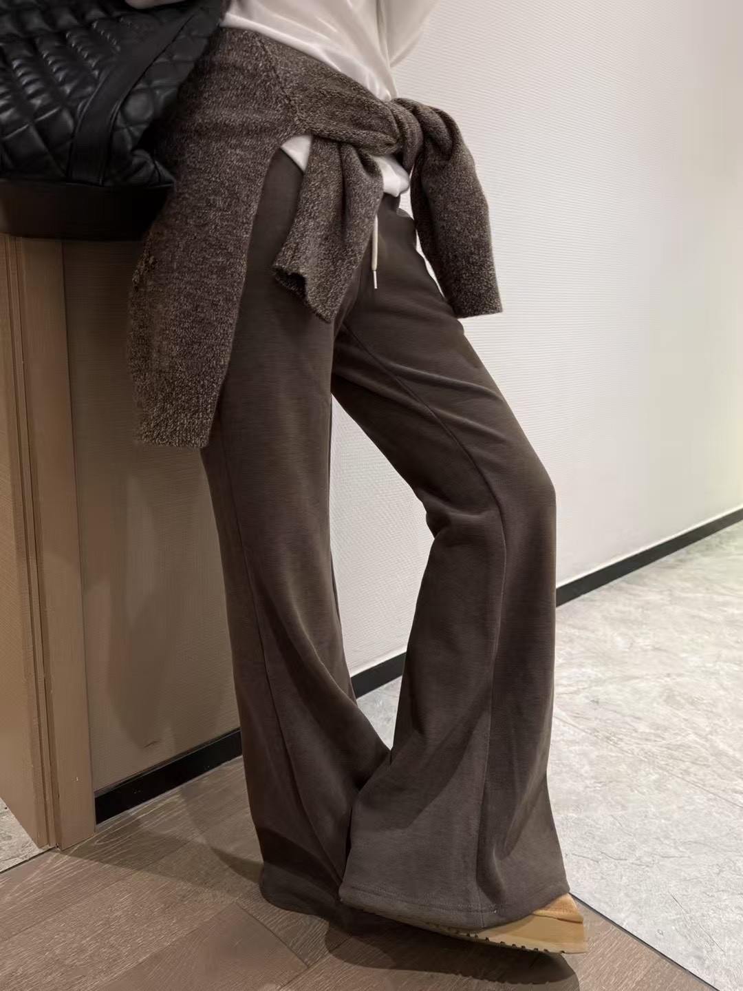 羊絨面微喇叭衛長褲