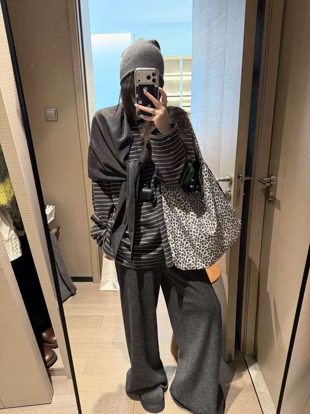 羊絨披肩式條紋長袖t恤