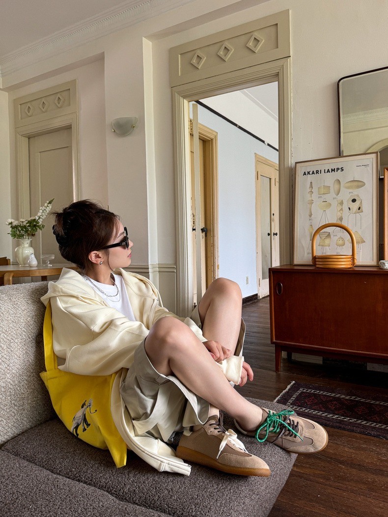 秋季經典空氣層連帽衛衣寬鬆挺闊透氣外套 秋季經典空氣層連帽衛衣寬鬆挺闊透氣外套