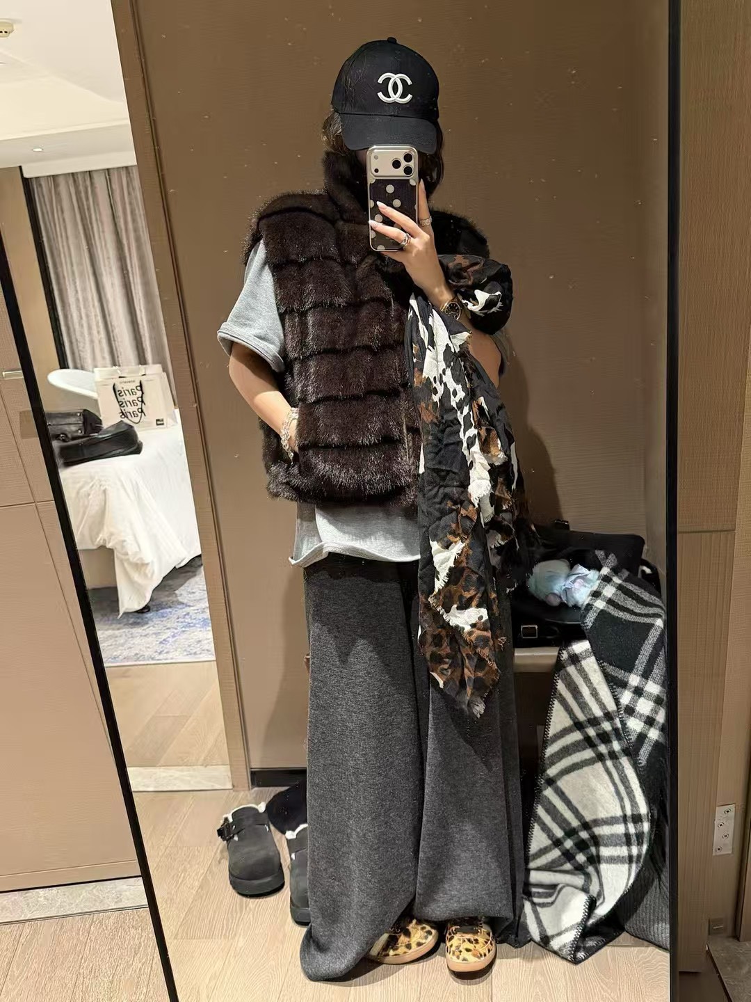 光澤感兩面穿皮草馬甲背心 光澤感兩面穿皮草馬甲背心