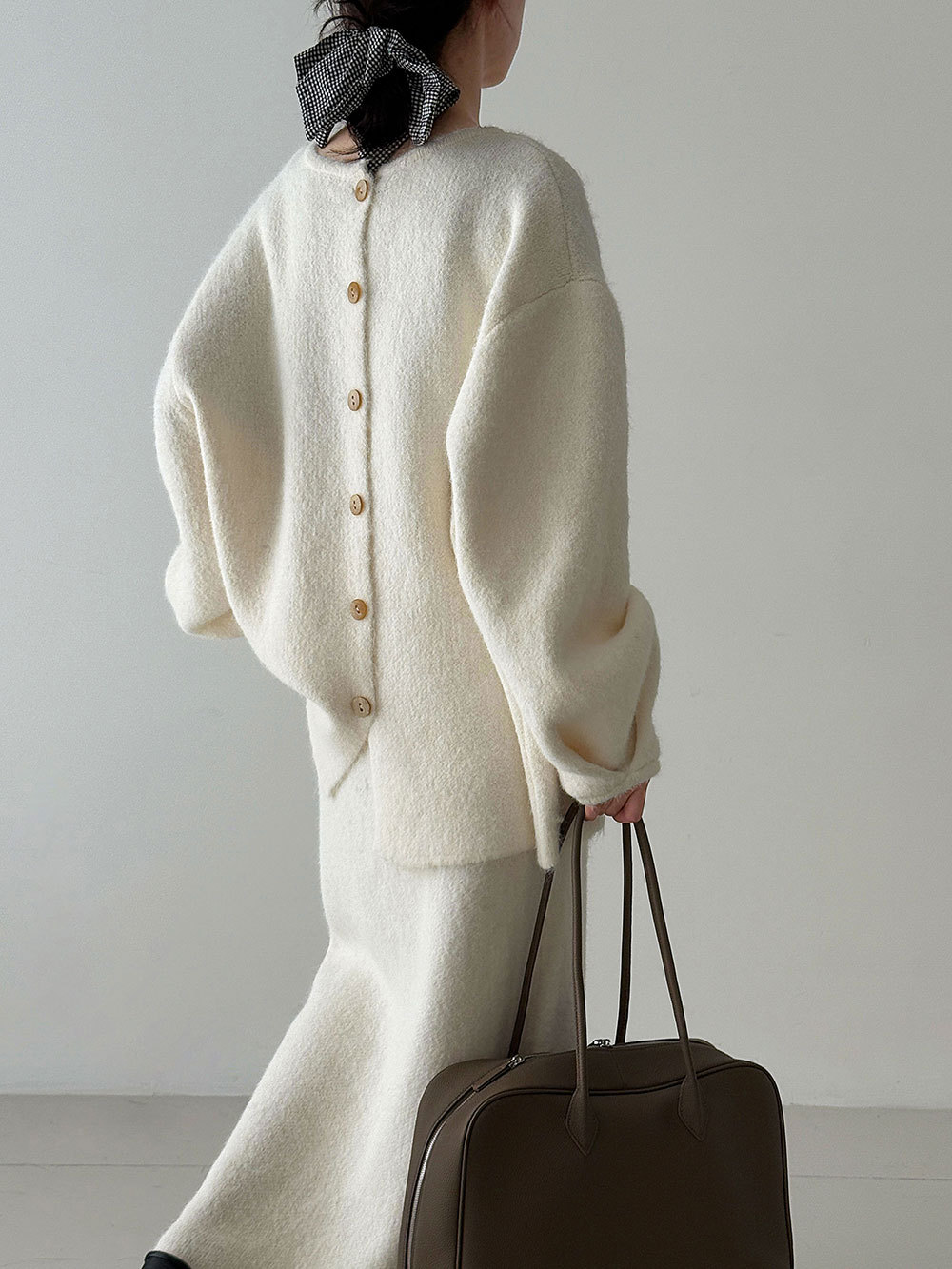 慵懶背扣毛衣＋半身裙套裝