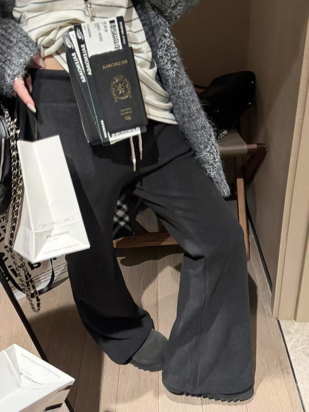 羊絨面微喇叭衛長褲 羊絨面微喇叭衛長褲