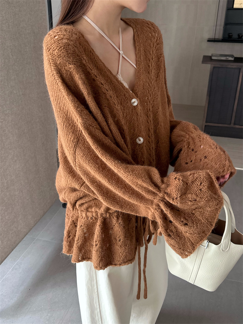 重工手工鉤花鏤空抽繩V領毛衣