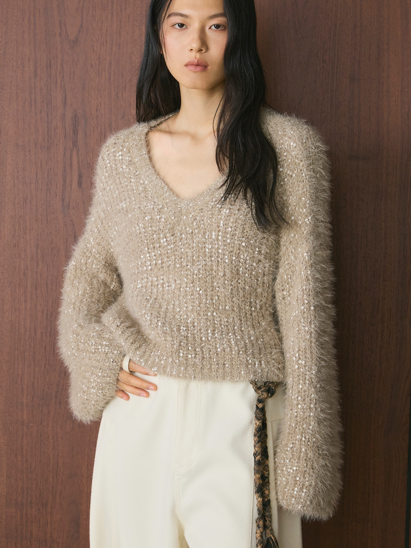 溫柔鬆弛小V領閃鑽上衣 溫柔鬆弛小V領閃鑽上衣