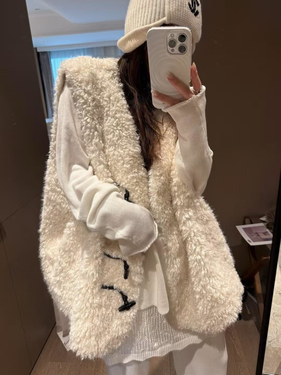 羊卷絨牛角扣皮毛一體馬甲背心 羊卷絨牛角扣皮毛一體馬甲背心