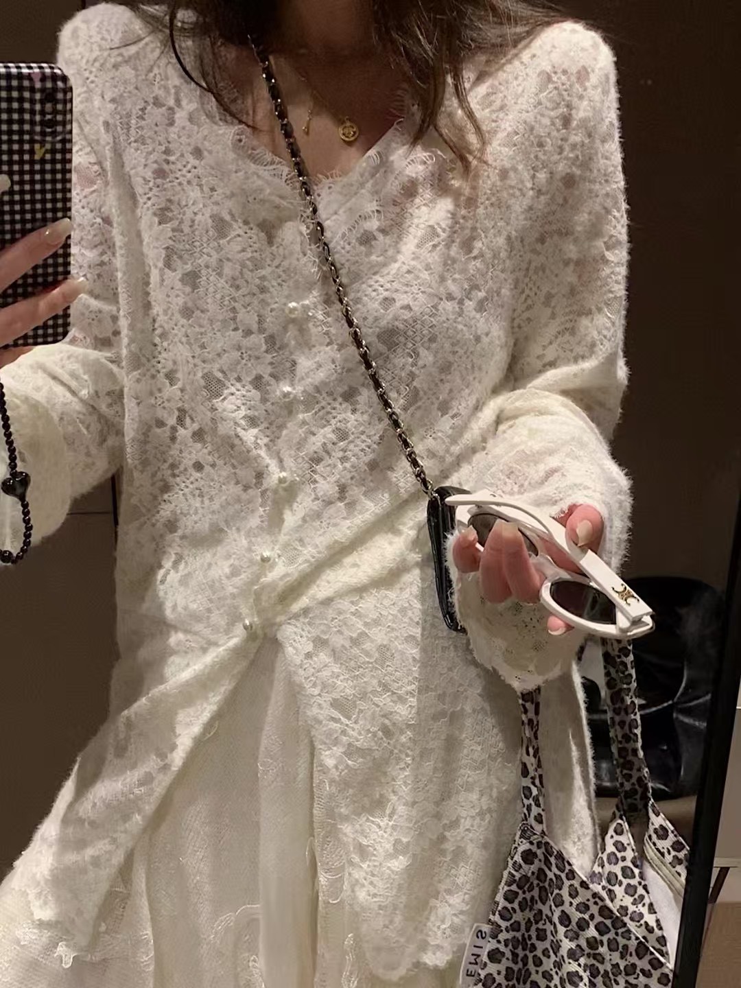 內搭外穿v領蕾絲長袖上衣