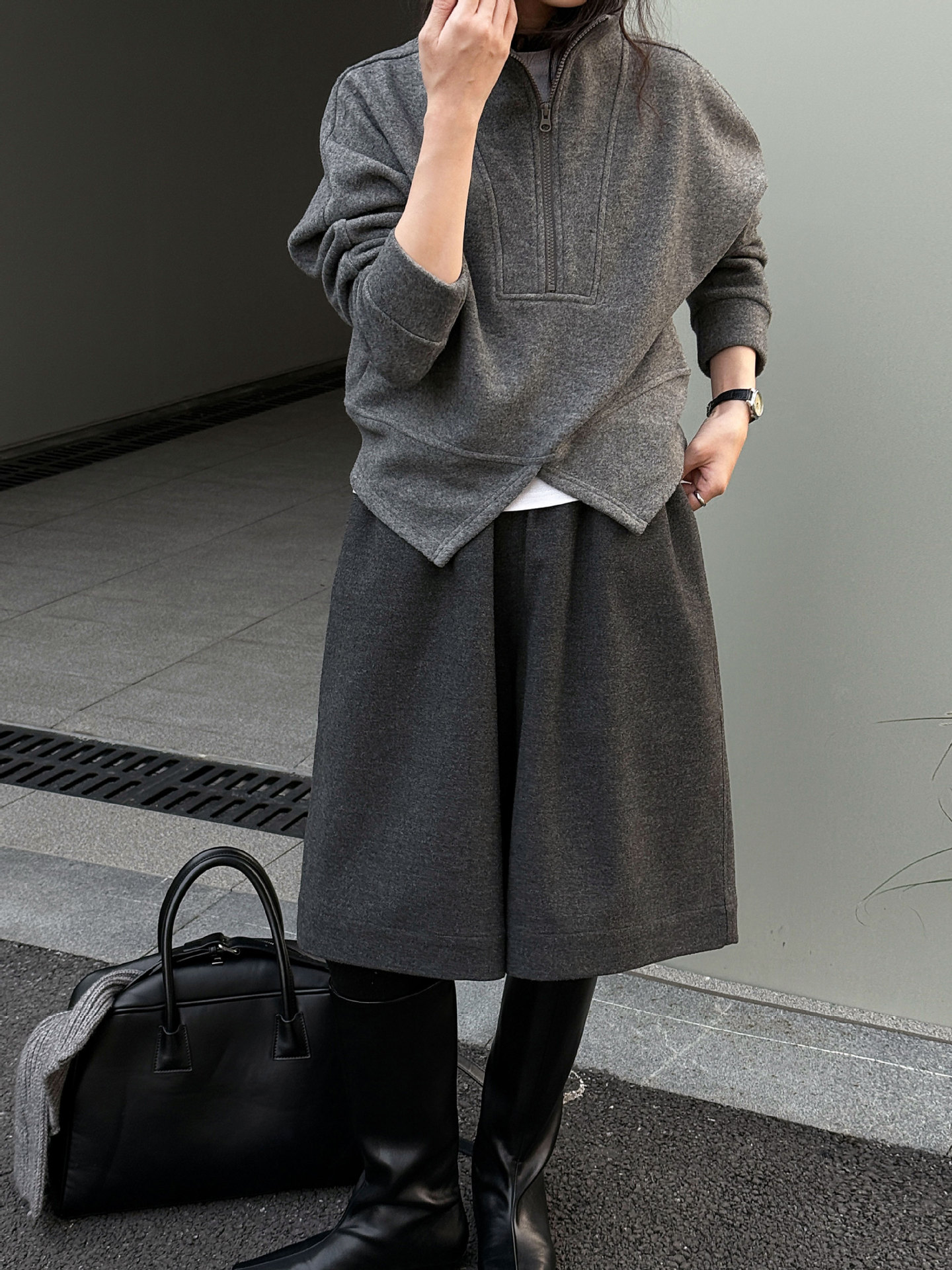 設計感半拉鍊下擺開叉上衣 設計感半拉鍊下擺開叉上衣