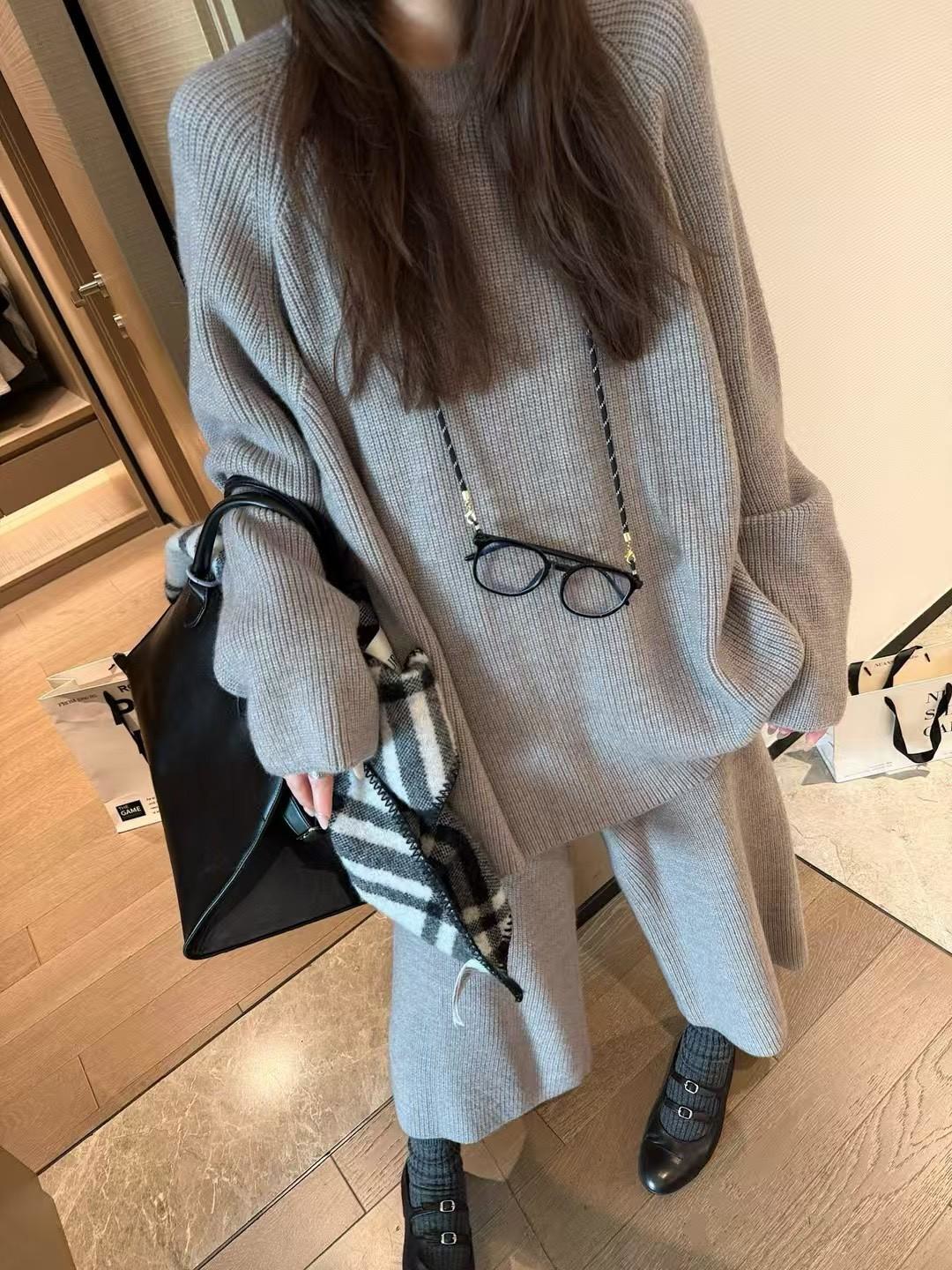 圓領毛衣七分褲套裝 圓領毛衣七分褲套裝