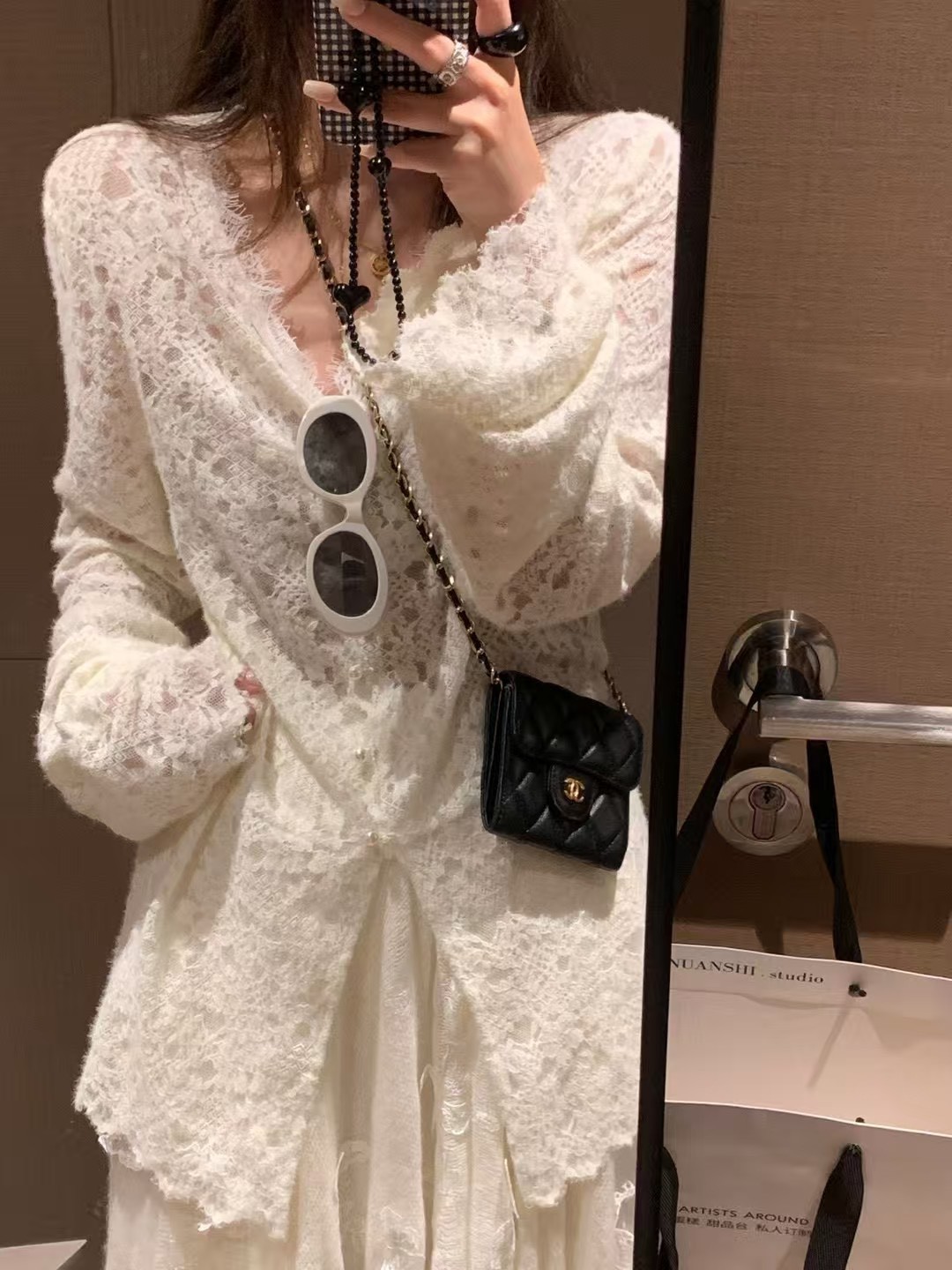 內搭外穿v領蕾絲長袖上衣 內搭外穿v領蕾絲長袖上衣