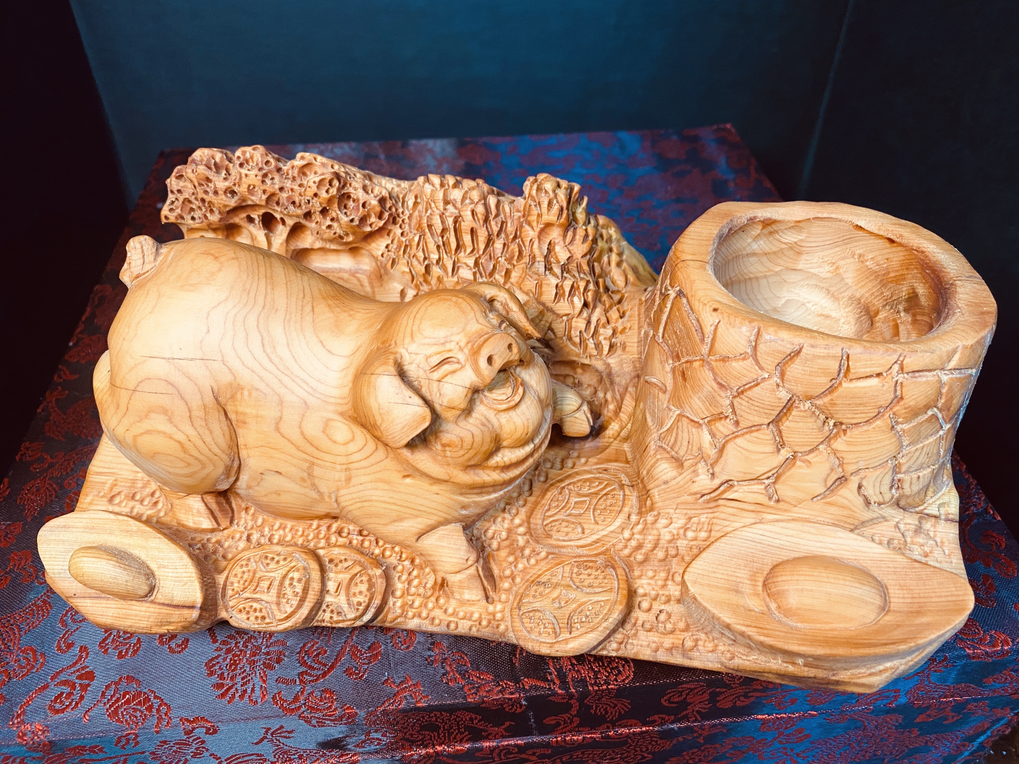 太行崖柏金豬筆筒 