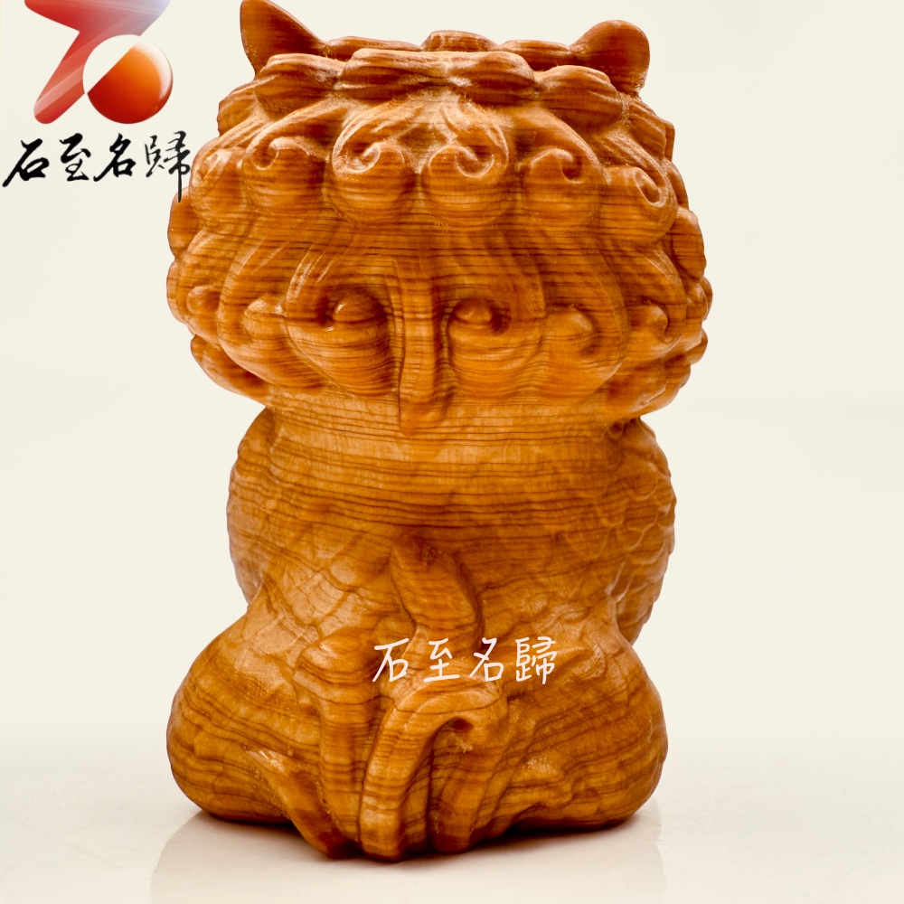 焦糖味重油料城口崖柏老料手把件 《Q版古瑞獸麒麟》4