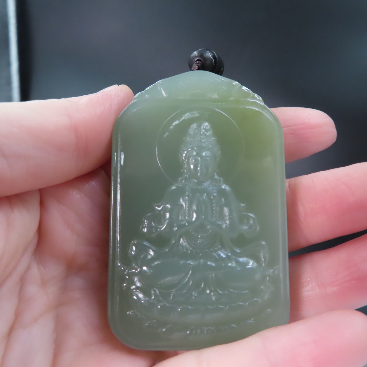 和田玉 且末料 附收藏證書【坐蓮觀音】