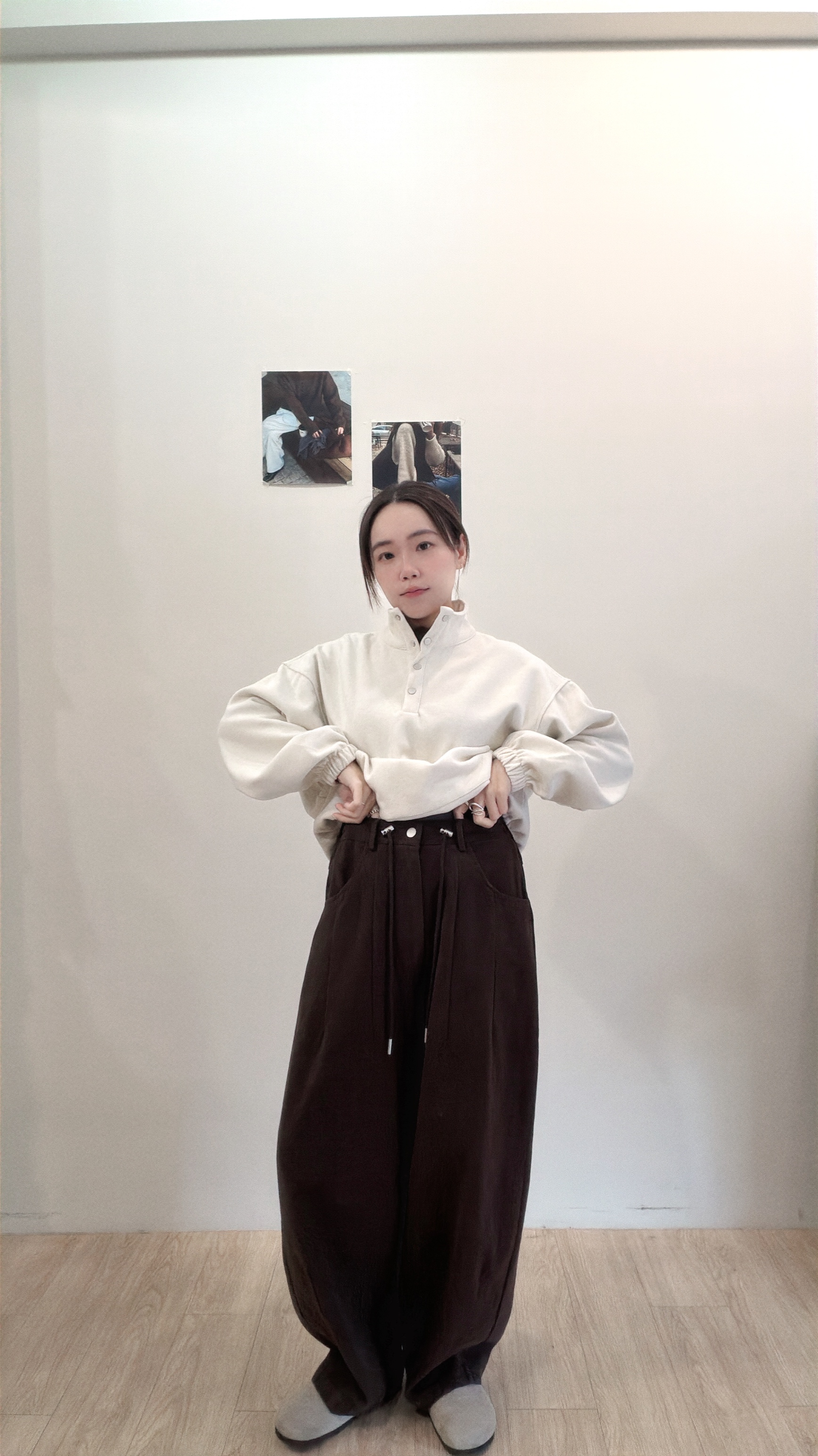 斜紋抽繩設計寬褲