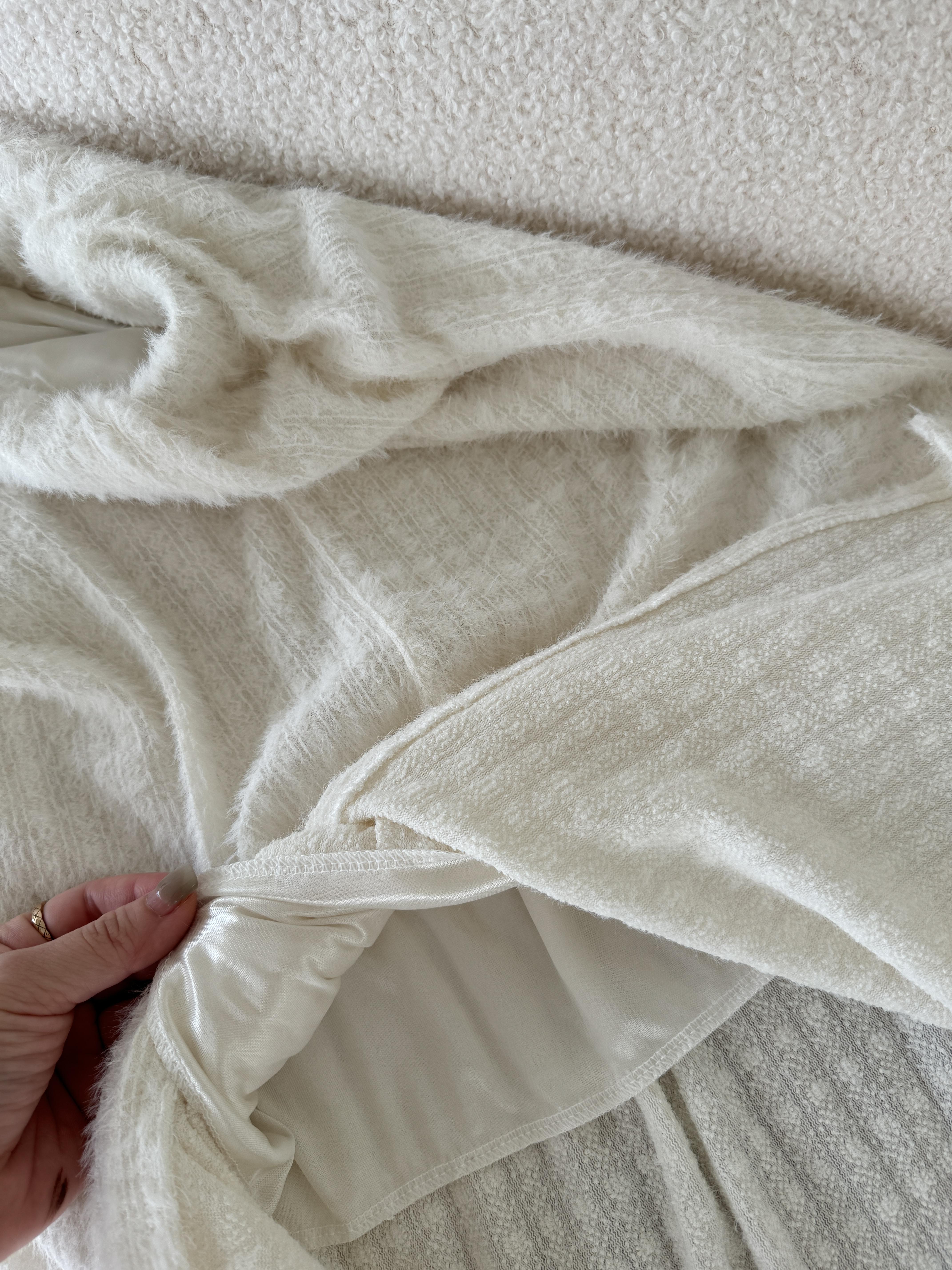 現貨 BEST!回歸) 自留!仙女羽毛感後開衩長裙 2色17