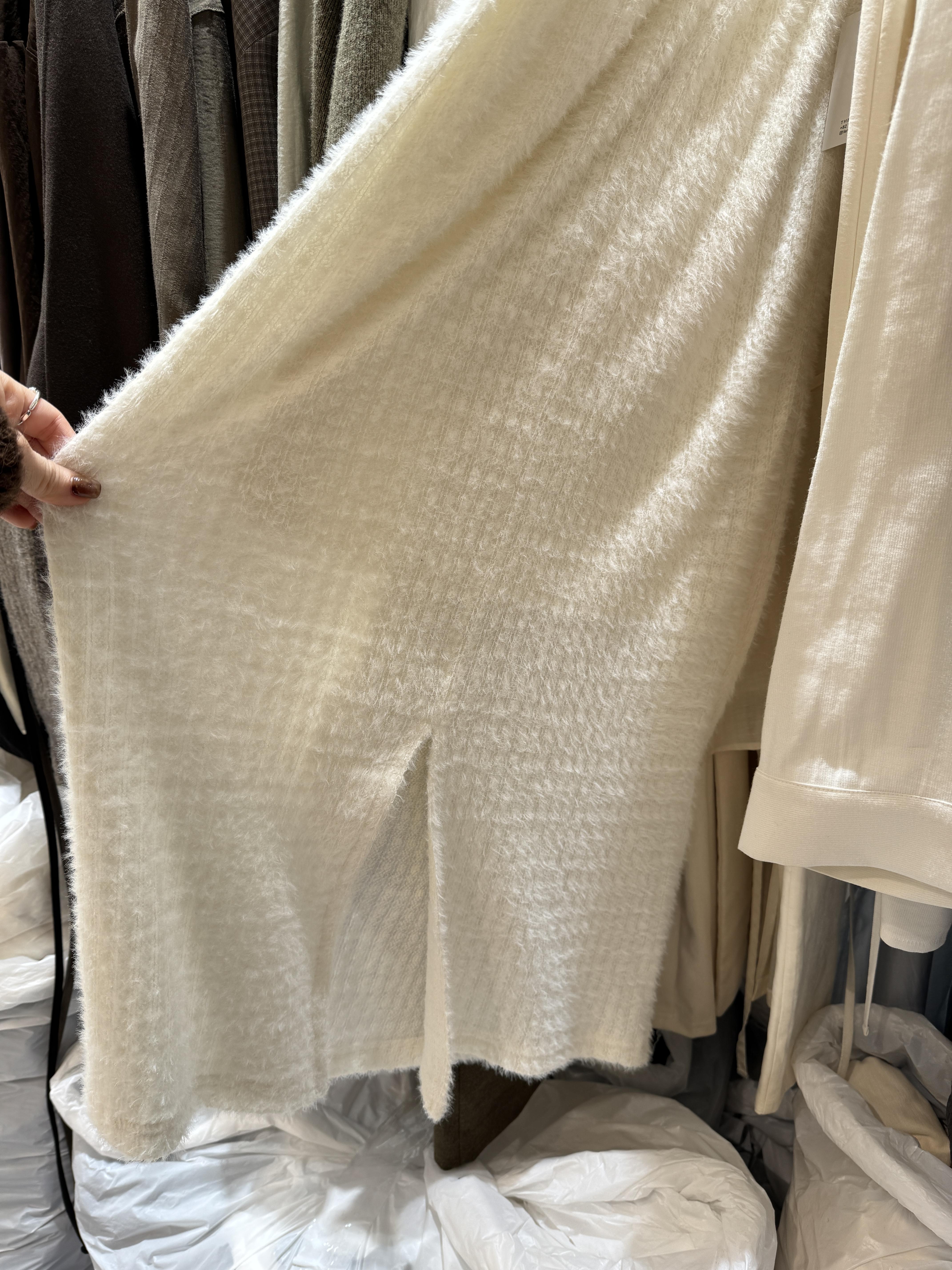 現貨 BEST!回歸) 自留!仙女羽毛感後開衩長裙 2色16