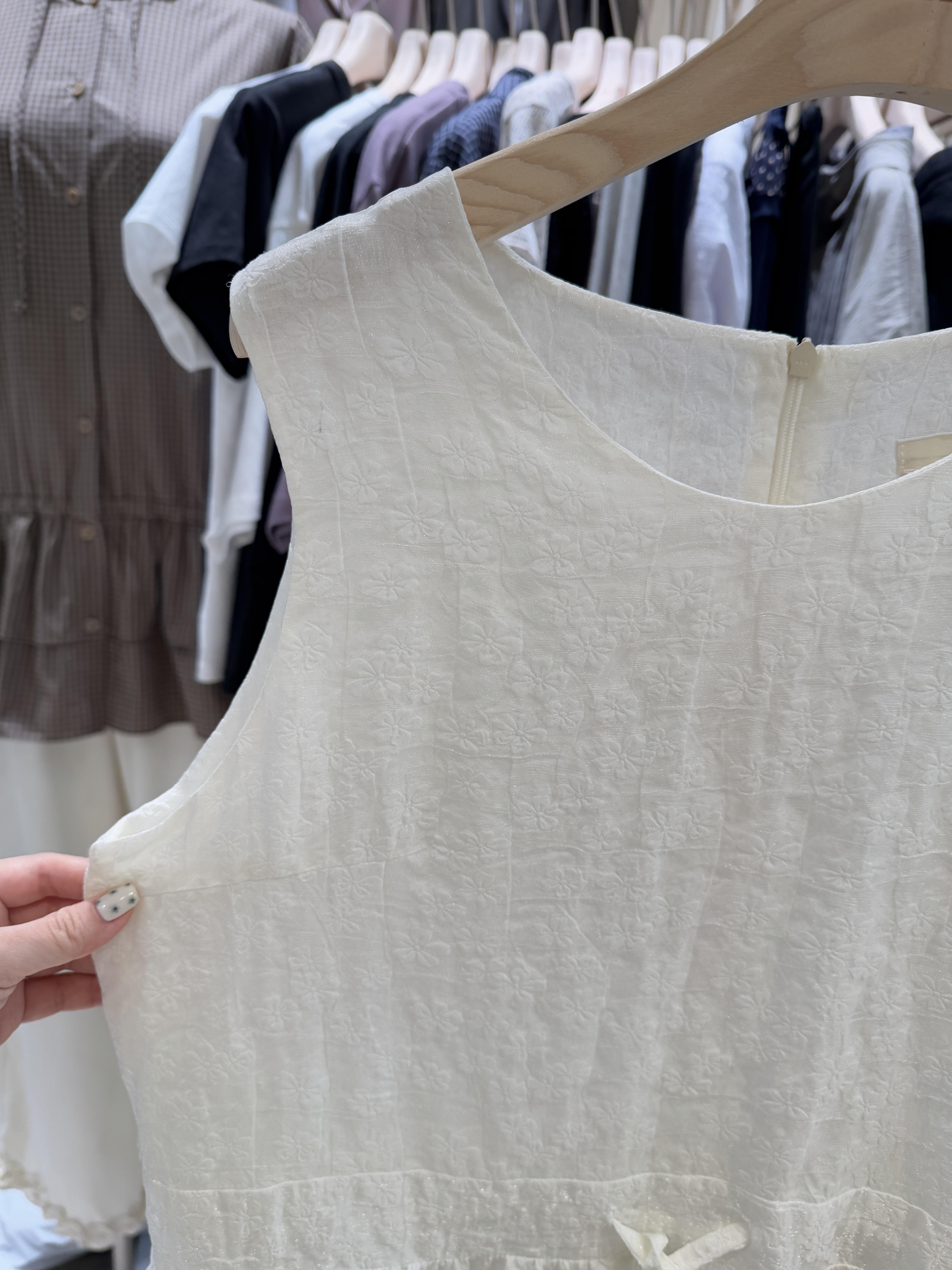 現貨 AW09 許願款 雕花滿版氣質背心長洋 2色15