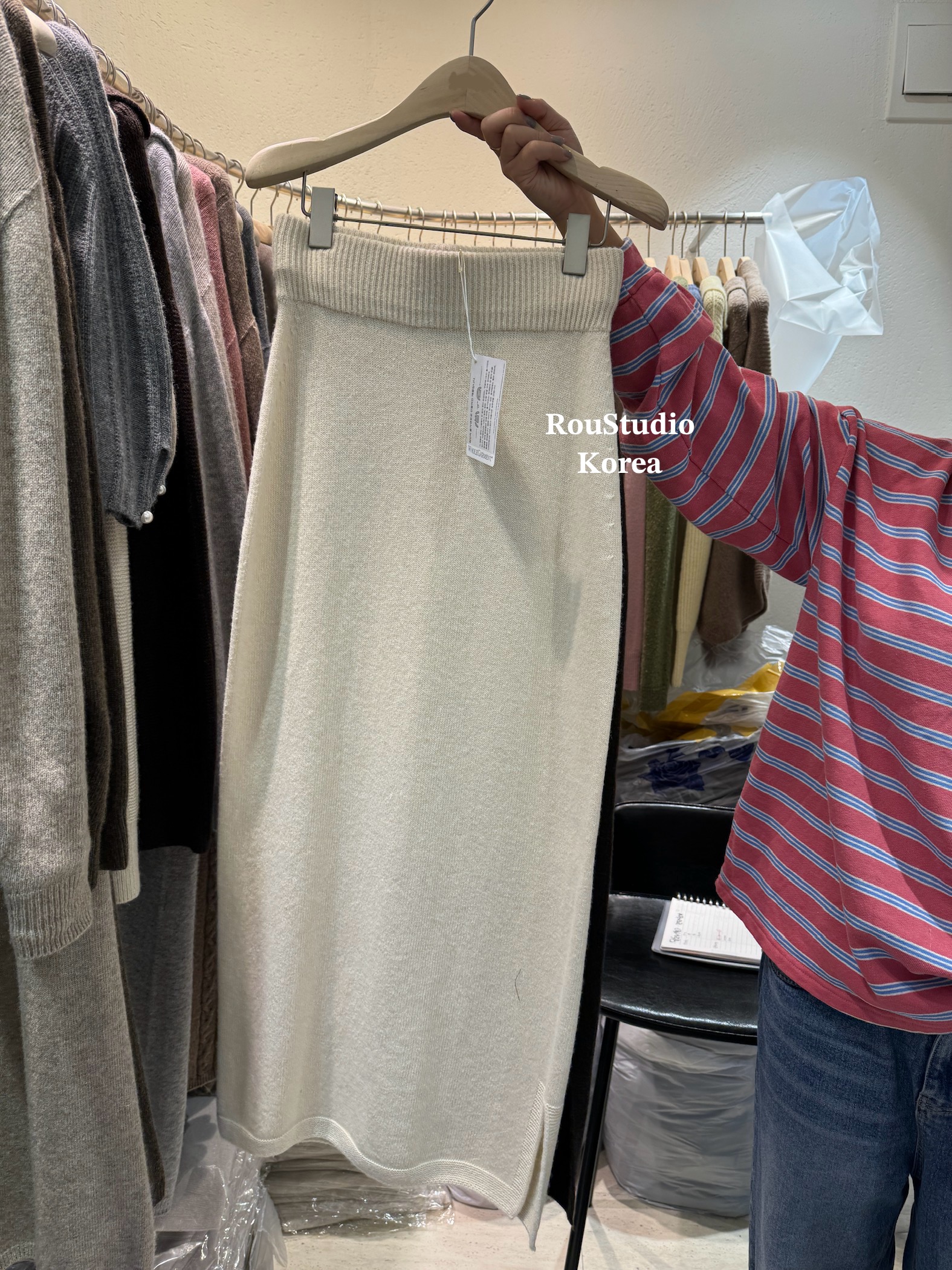 現貨 BEST!回歸) 自留!側邊小開岔直筒長裙 2色 現貨 BEST!回歸) 自留!側邊小開岔直筒長裙 2色