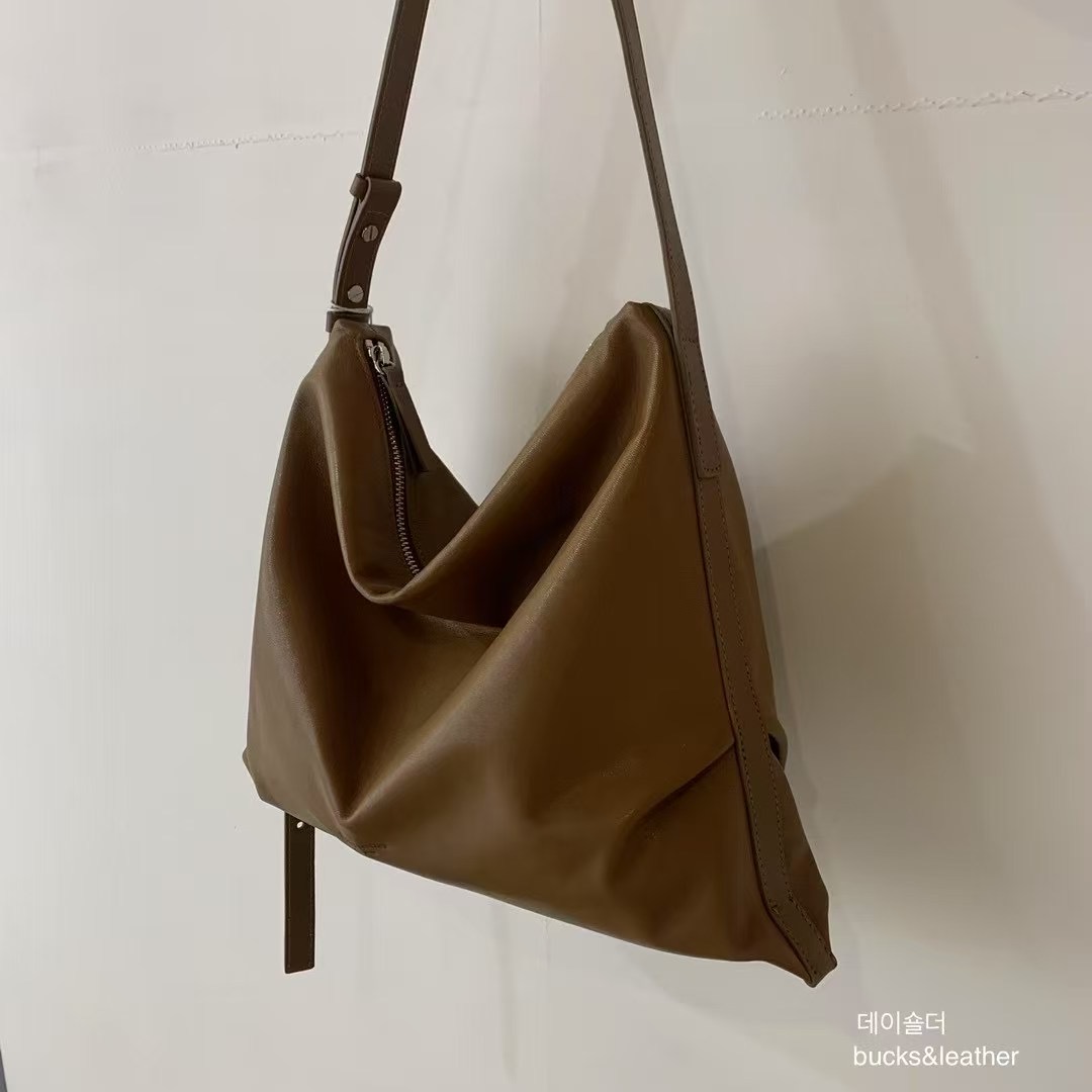 B2  BEST!Bucks&Leather 每次開團都熱賣的皺皺包 大款14